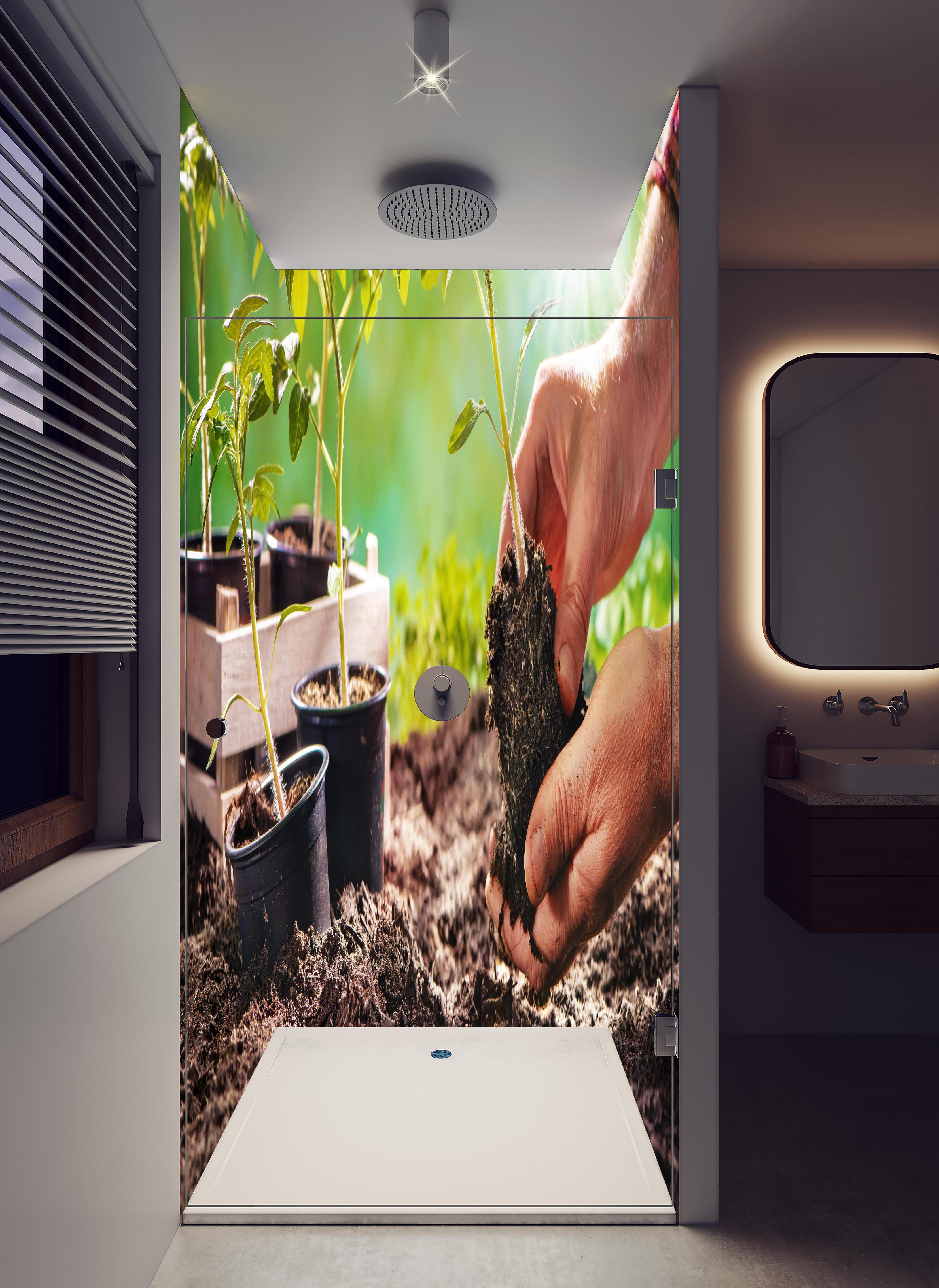 Duschrückwand - Landwirt pflanzt Tomatensetzlinge in hellem Badezimmer mit Regenduschkopf - zweiteilige Eck-Duschrückwand