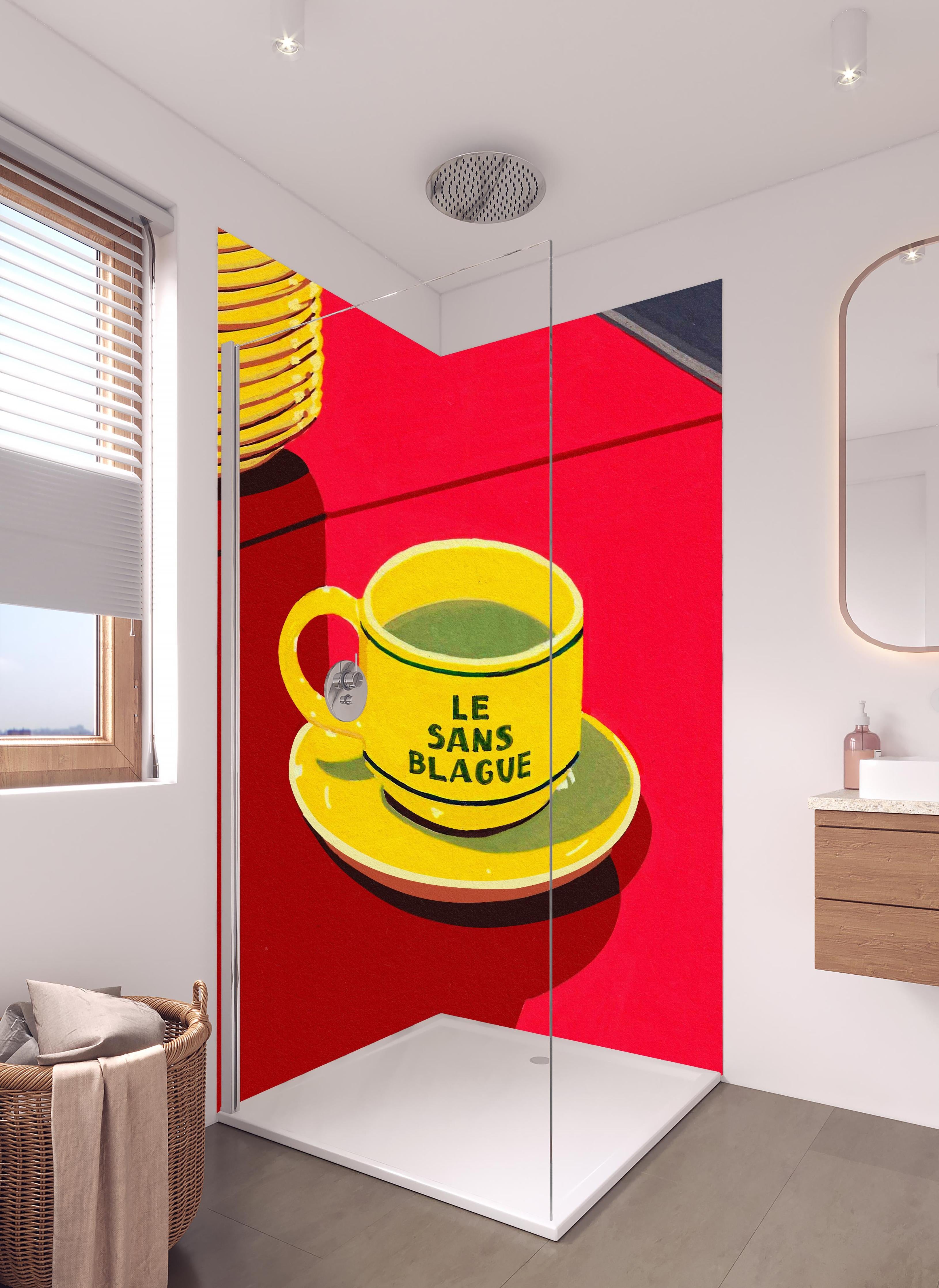 Duschrückwand - Le Sans Blague in hellem Badezimmer mit Regenduschkopf - zweiteilige Eck-Duschrückwand