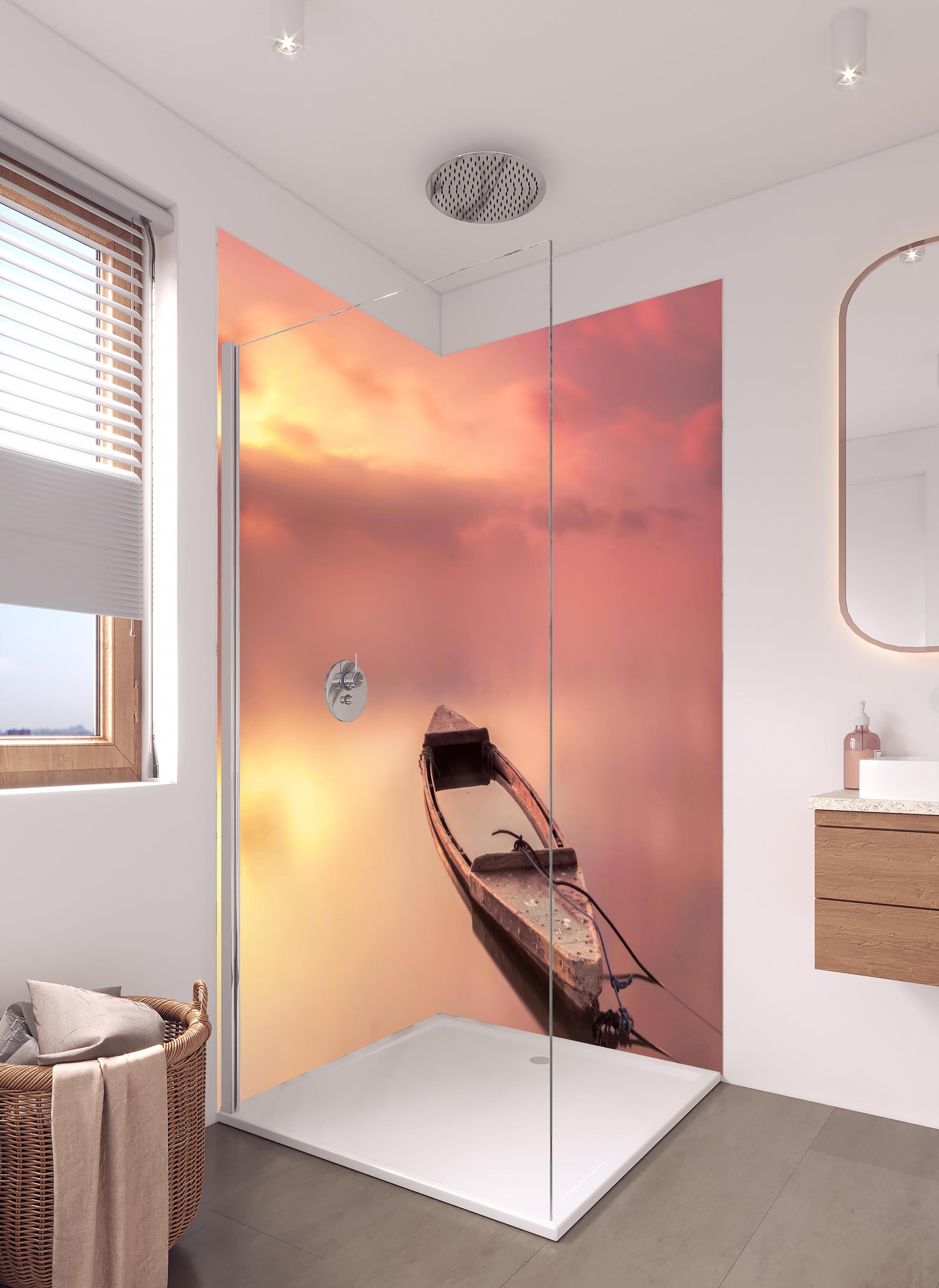 Duschrückwand - Leeres Boot -Traumwelt in hellem Badezimmer mit Regenduschkopf - zweiteilige Eck-Duschrückwand