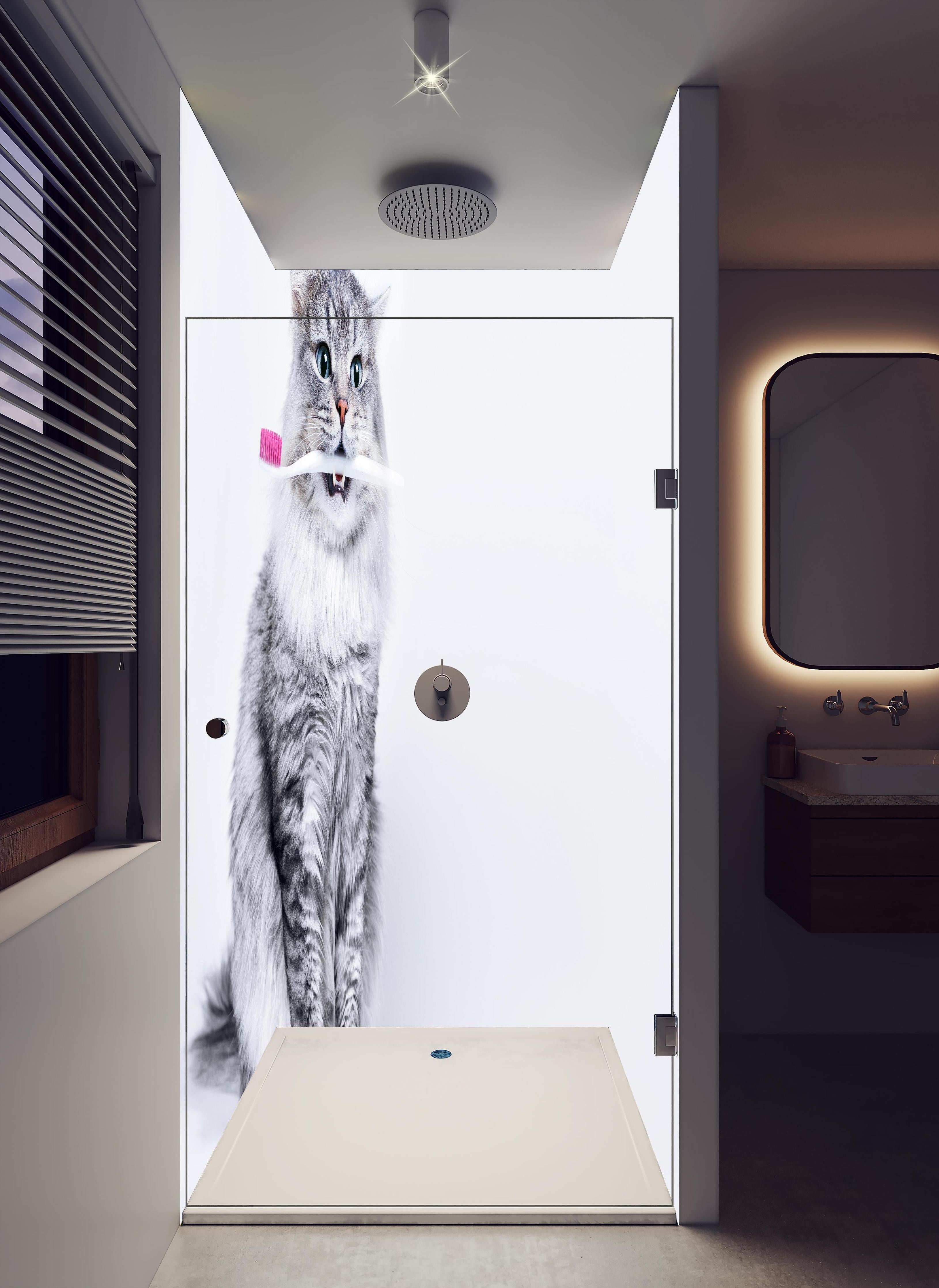 Duschrückwand - Lustige Katze mit Zahnbürste in hellem Badezimmer mit Regenduschkopf - zweiteilige Eck-Duschrückwand