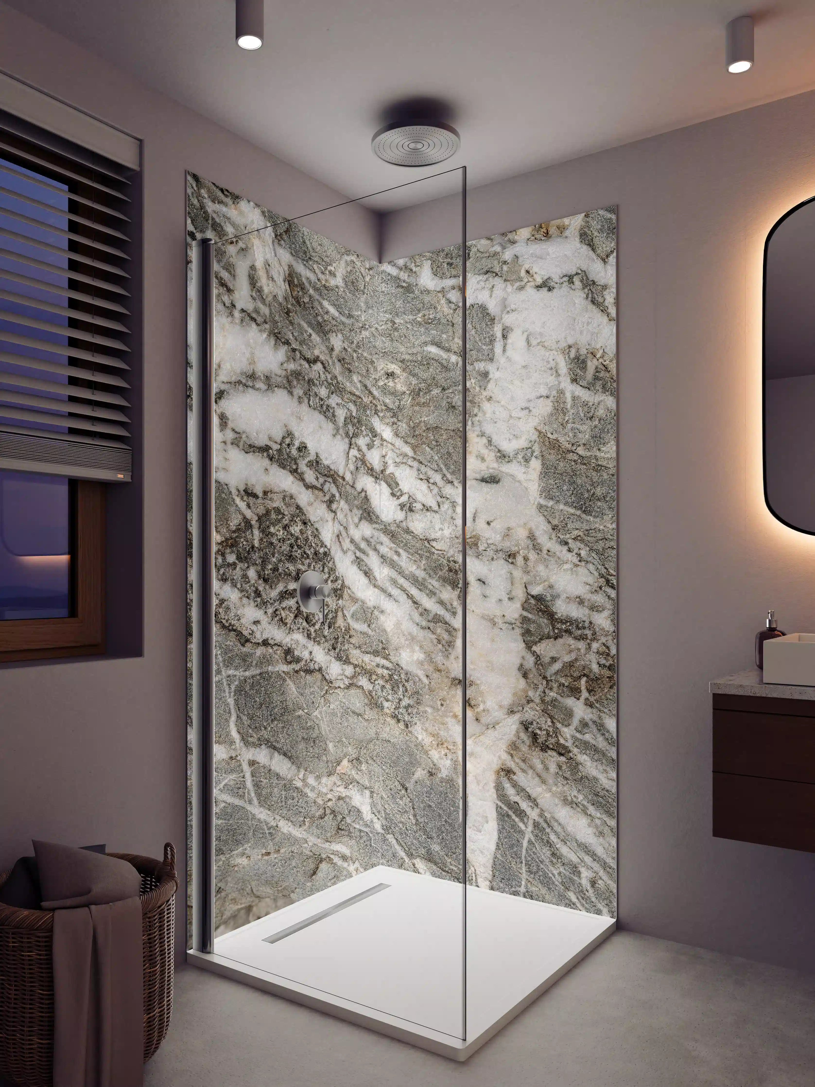 Duschrückwand - Luxuriöse Natursteinoptik in Grautönen mit weißen Adern