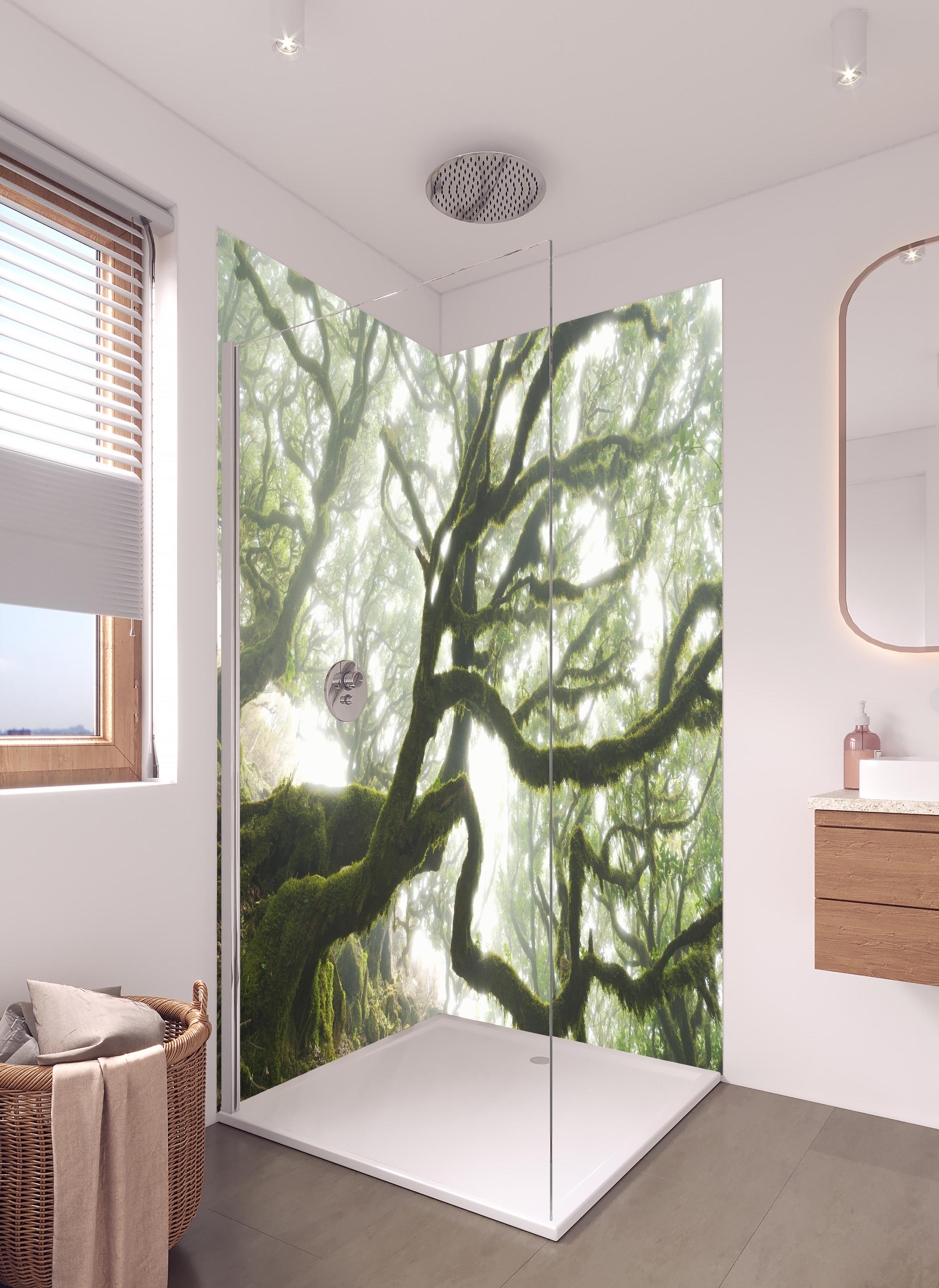 Duschrückwand - Magischer Baum in hellem Badezimmer mit Regenduschkopf - zweiteilige Eck-Duschrückwand