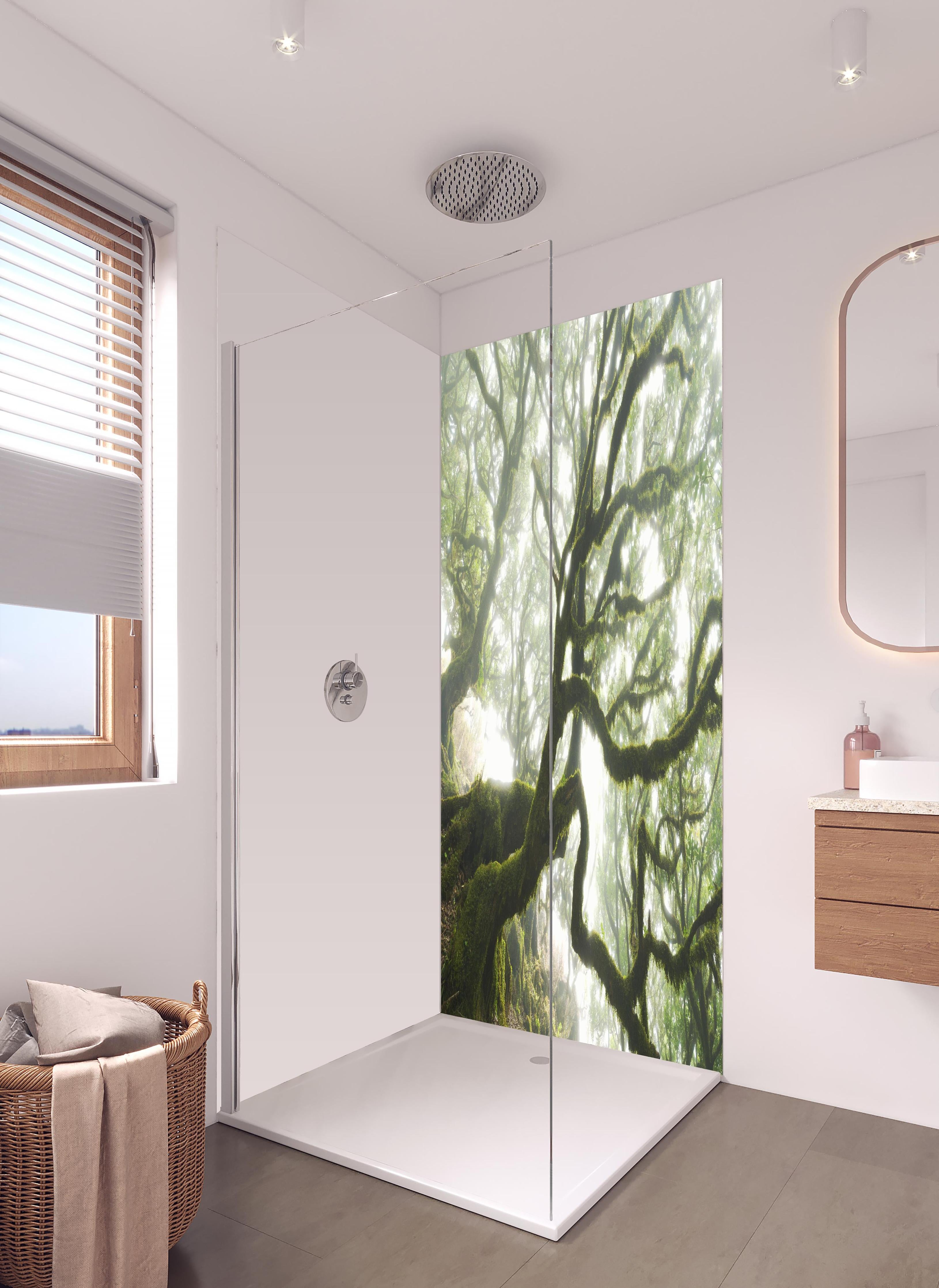 Duschrückwand - Magischer Baum in hellem Badezimmer mit Regenduschkopf - zweiteilige Eck-Duschrückwand