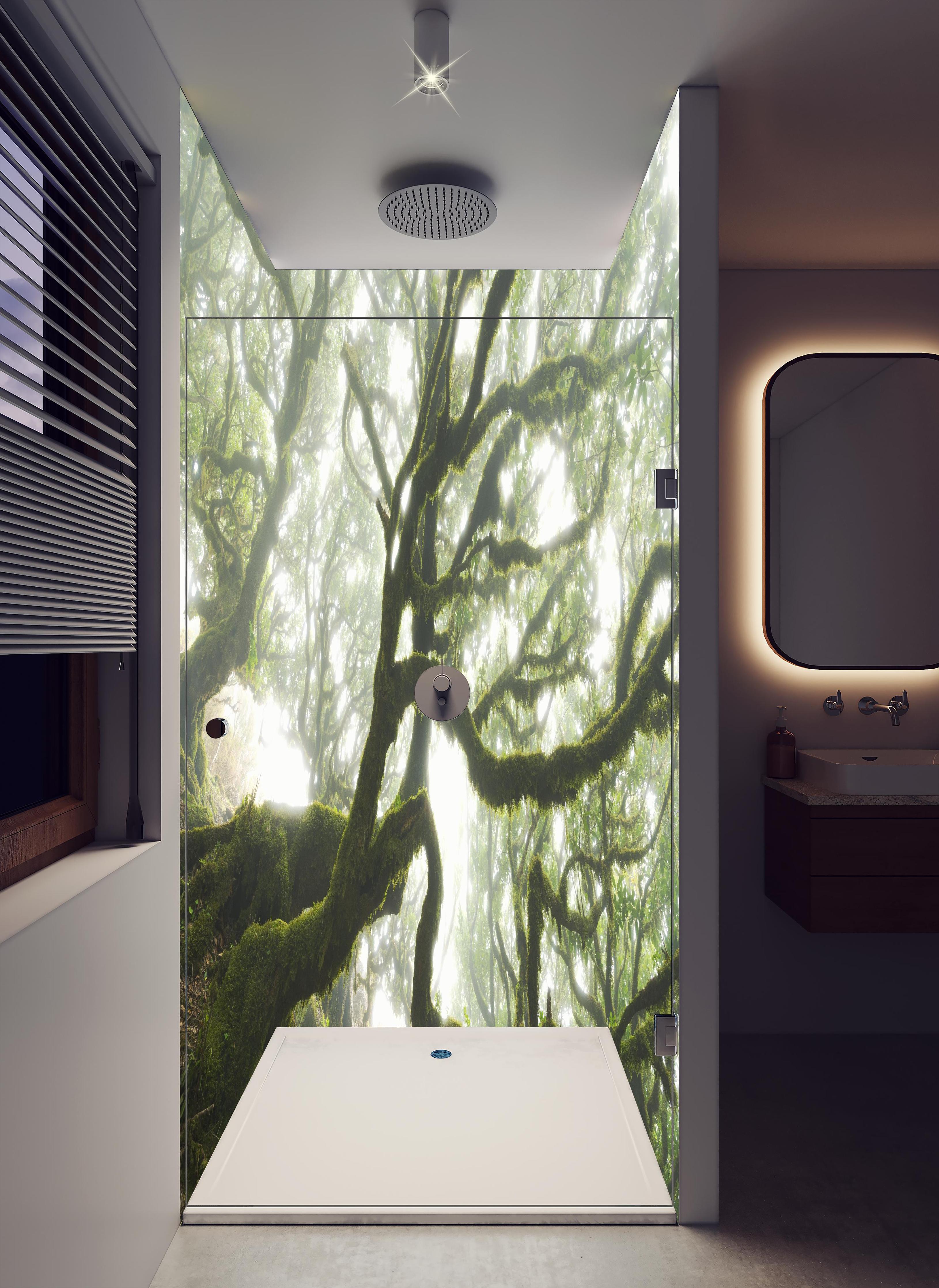 Duschrückwand - Magischer Baum in hellem Badezimmer mit Regenduschkopf - zweiteilige Eck-Duschrückwand
