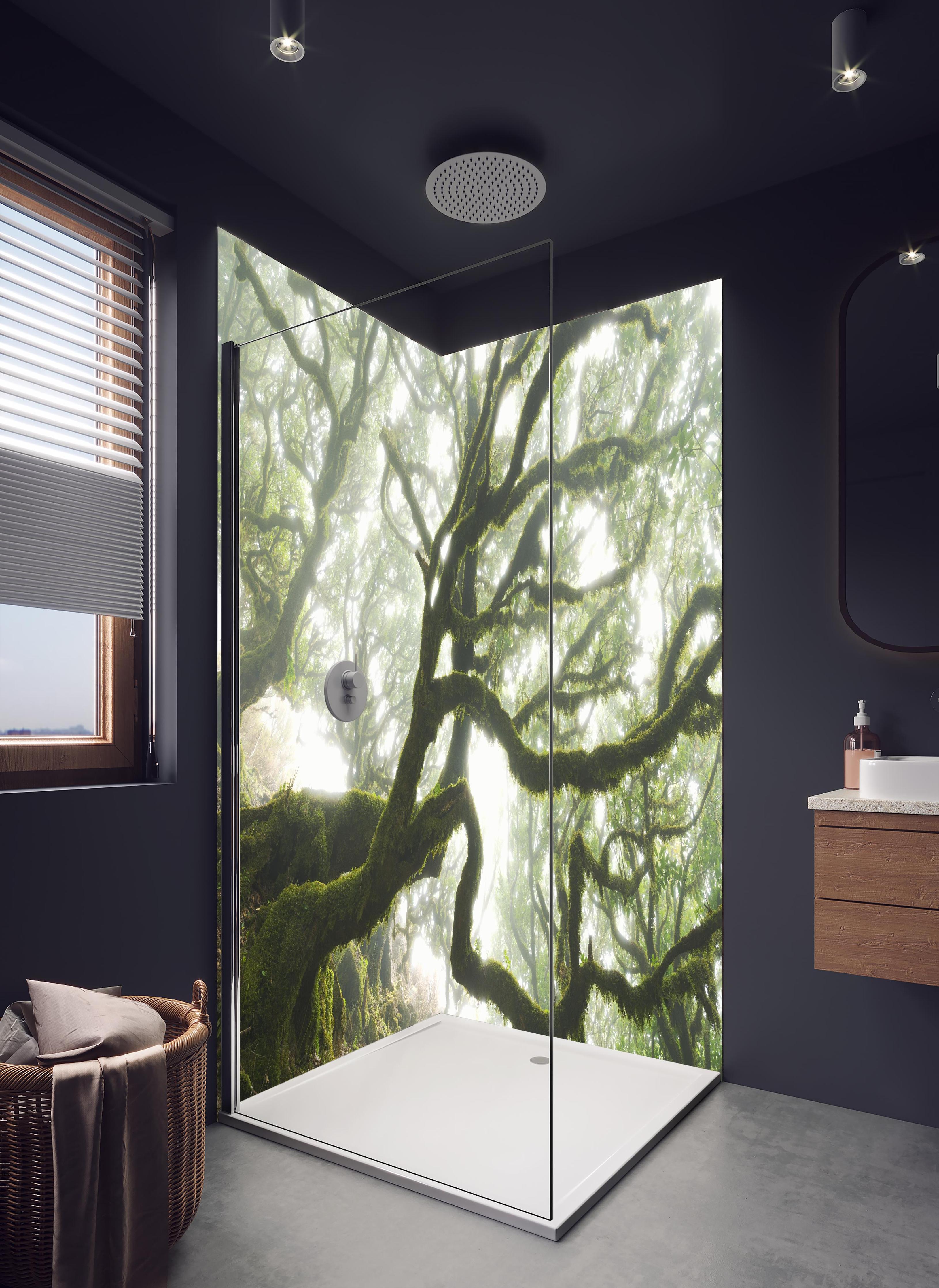 Duschrückwand - Magischer Baum in hellem Badezimmer mit Regenduschkopf - zweiteilige Eck-Duschrückwand