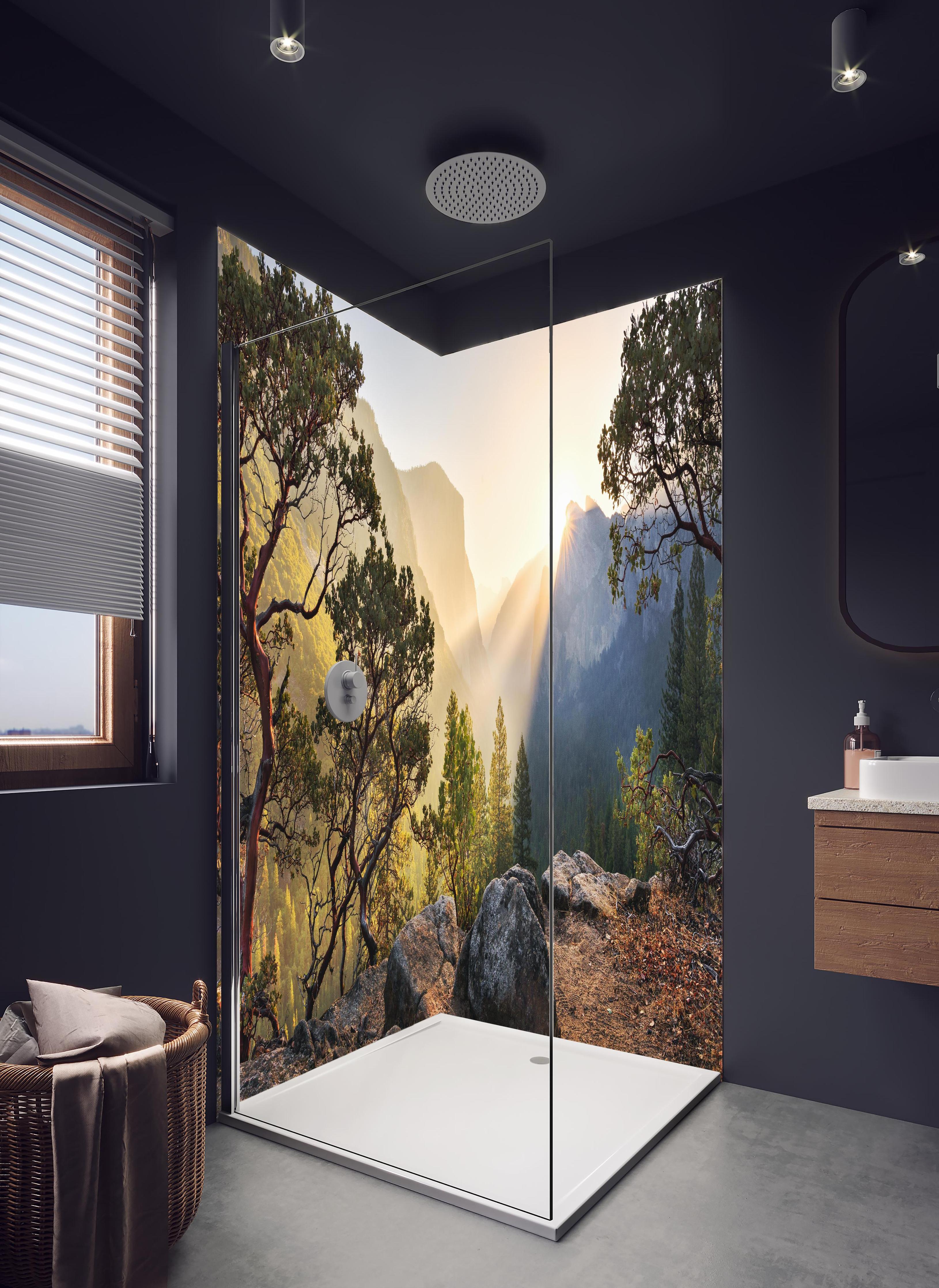 Duschrückwand - Magischer Sonnenuntergang im Yosemite Nationalpark in hellem Badezimmer mit Regenduschkopf - zweiteilige Eck-Duschrückwand