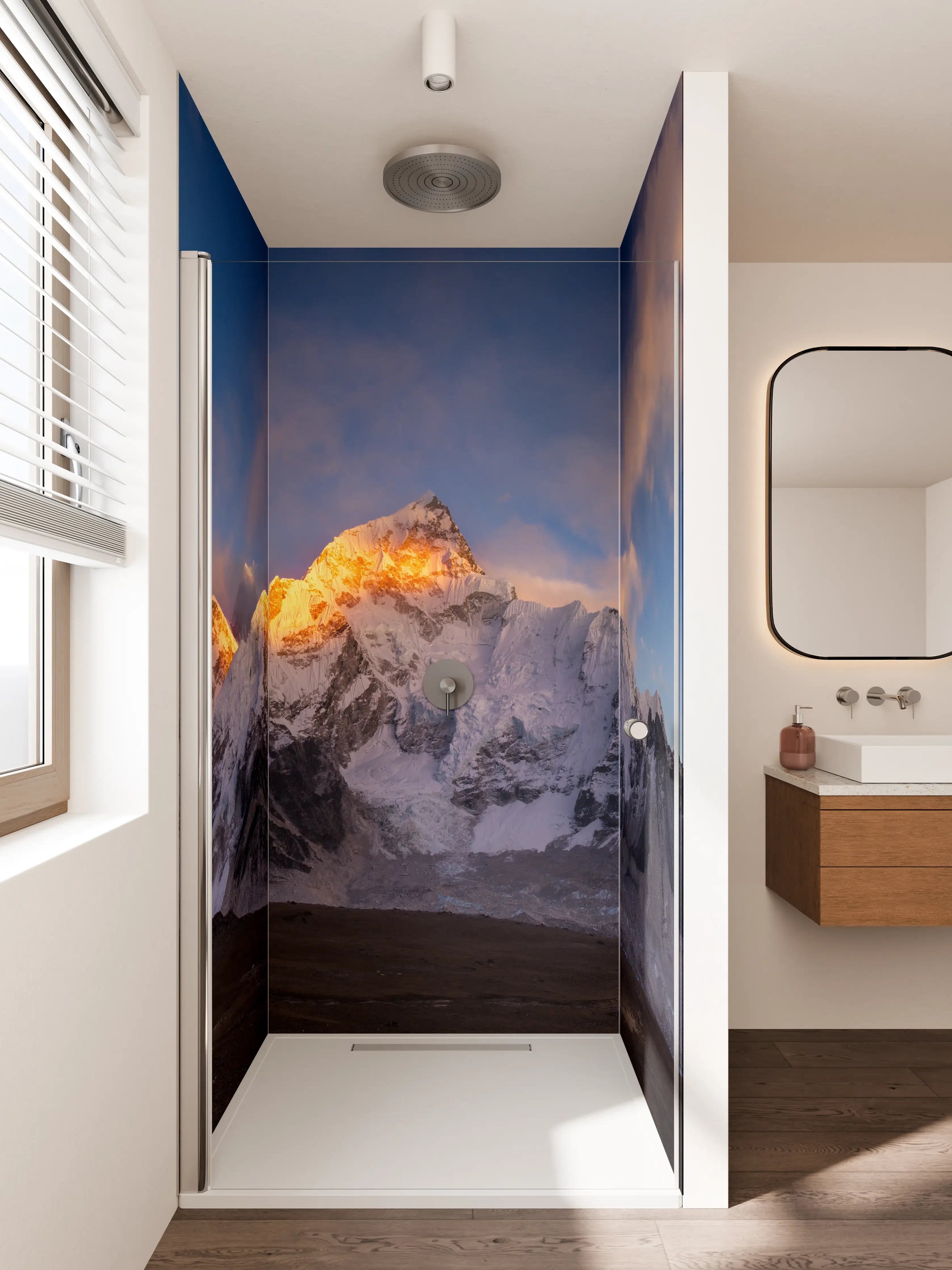 Duschrückwand - Majestätische Bergpanorama bei Sonnenaufgang