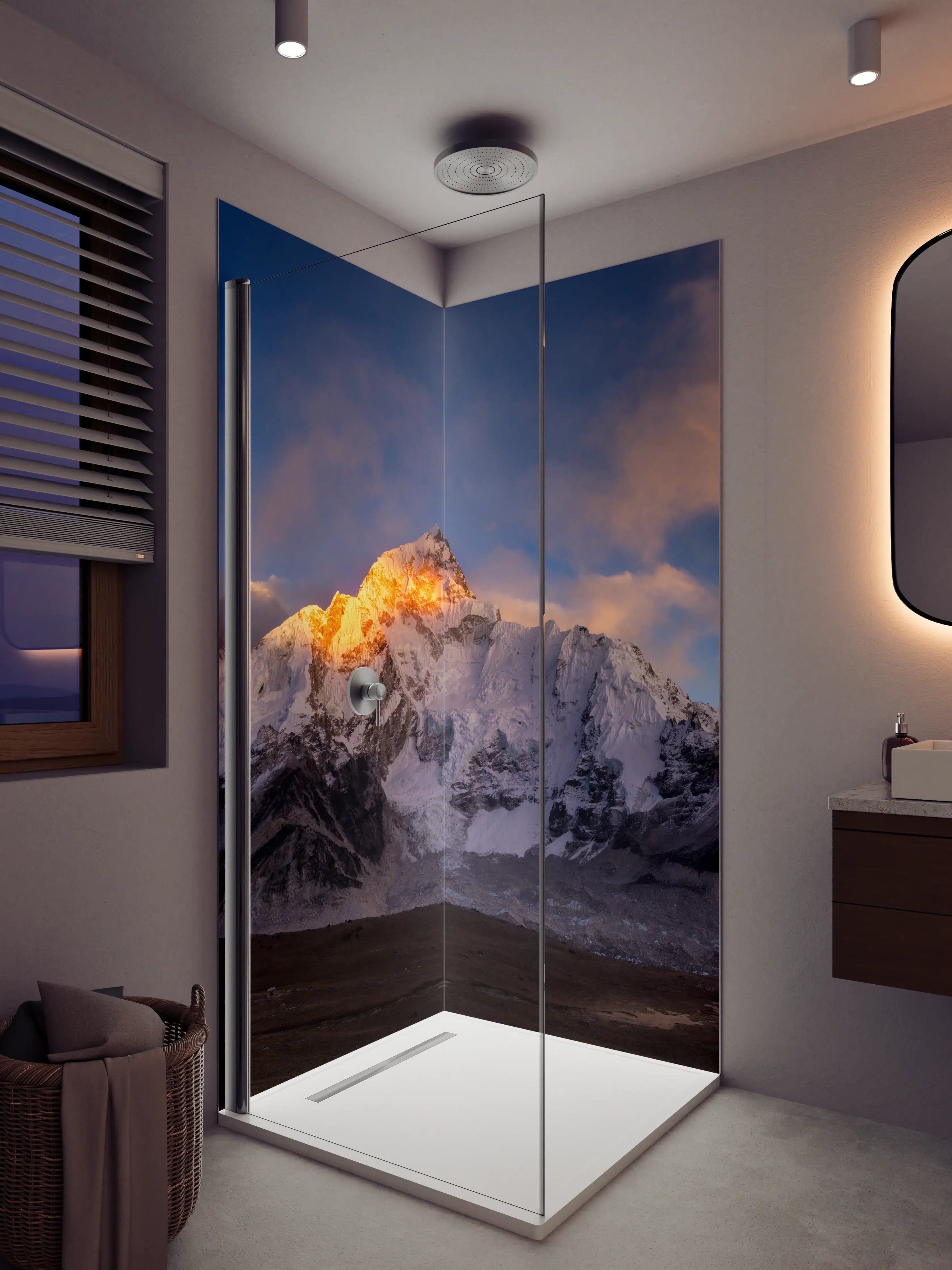 Duschrückwand - Majestätische Bergpanorama bei Sonnenaufgang