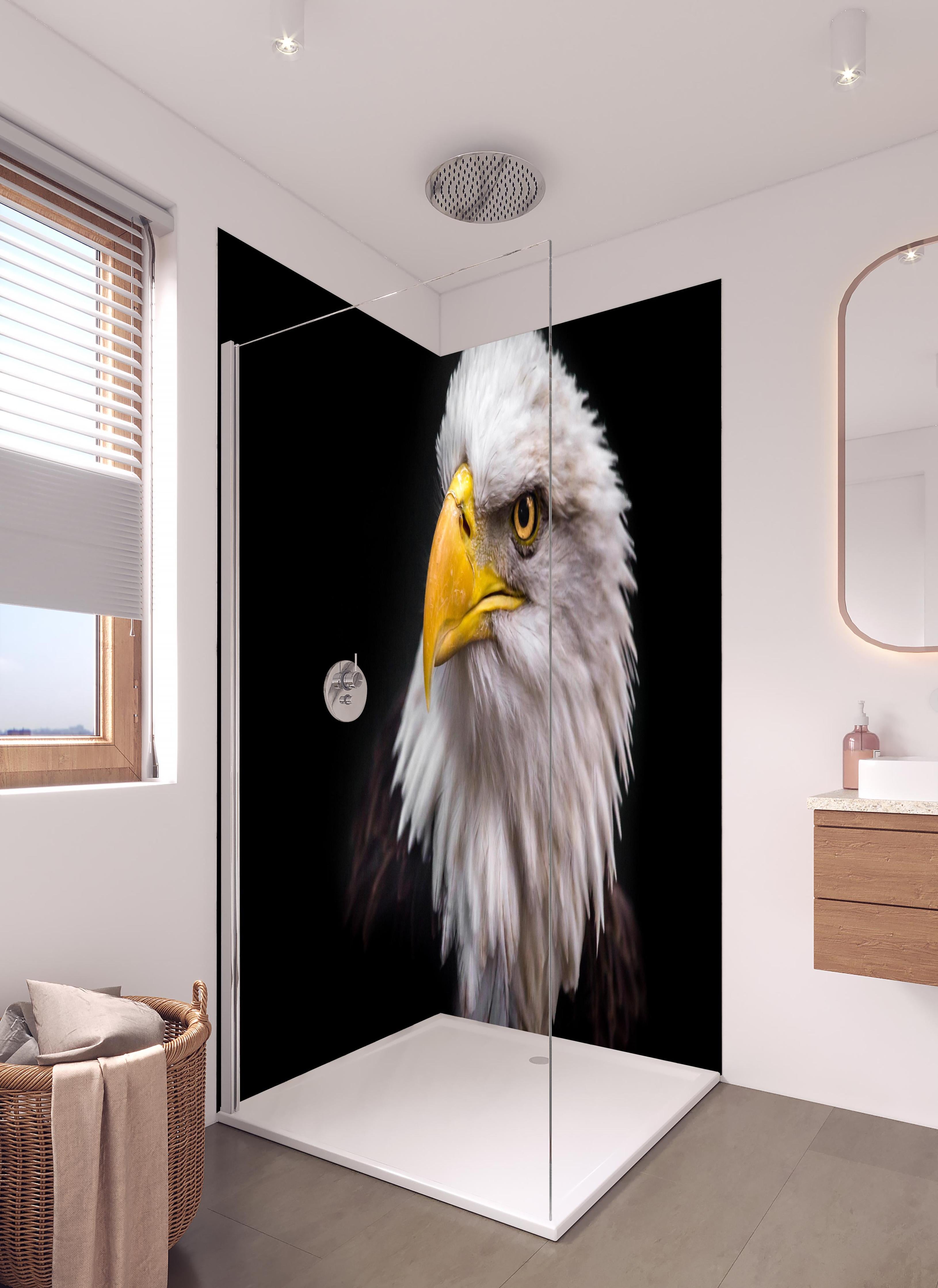 Duschrückwand - Majestätischer Adler in hellem Badezimmer mit Regenduschkopf - zweiteilige Eck-Duschrückwand