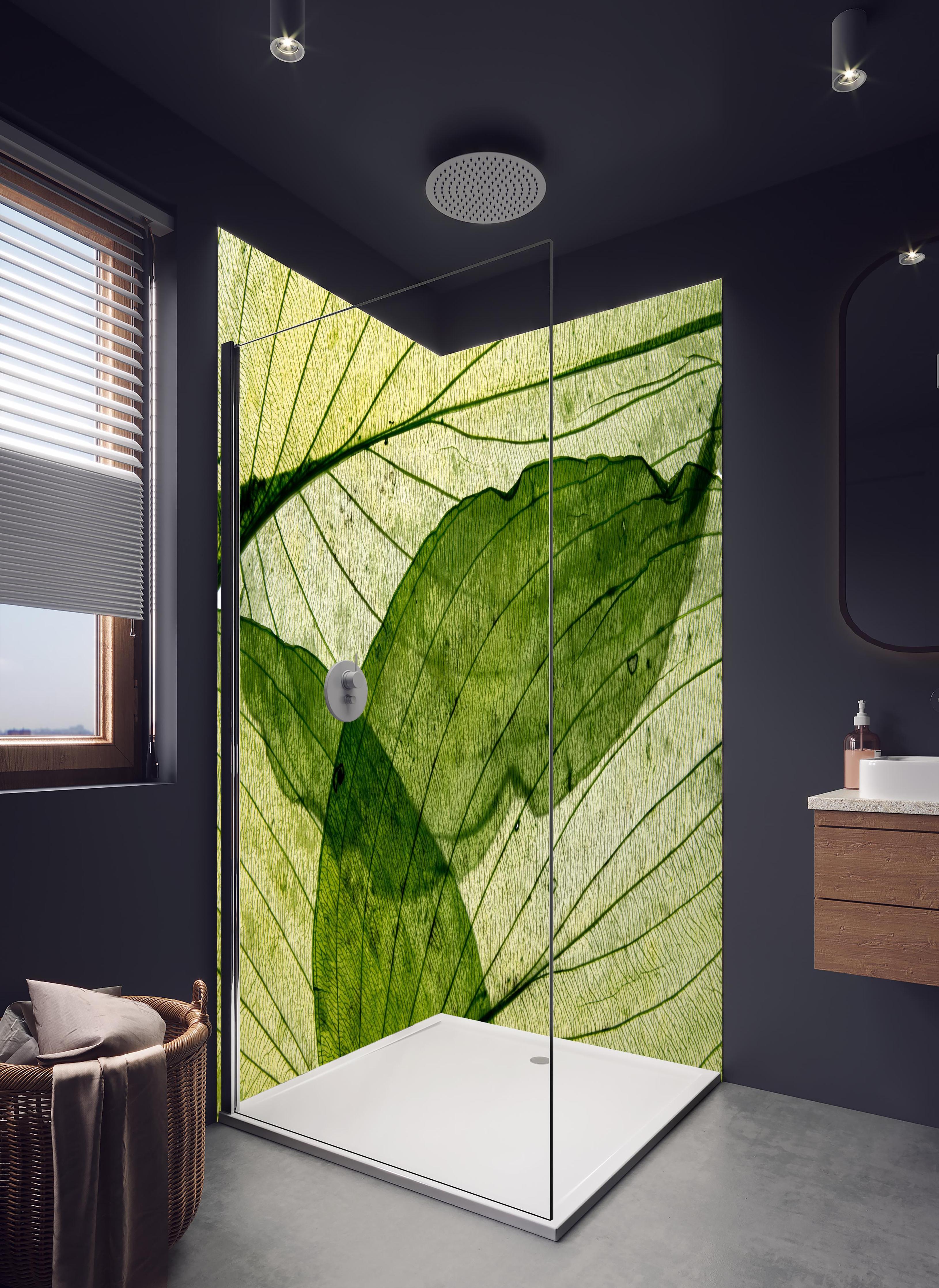 Duschrückwand - Makrotextur von herbstlich getrockneten Blättern in hellem Badezimmer mit Regenduschkopf - zweiteilige Eck-Duschrückwand