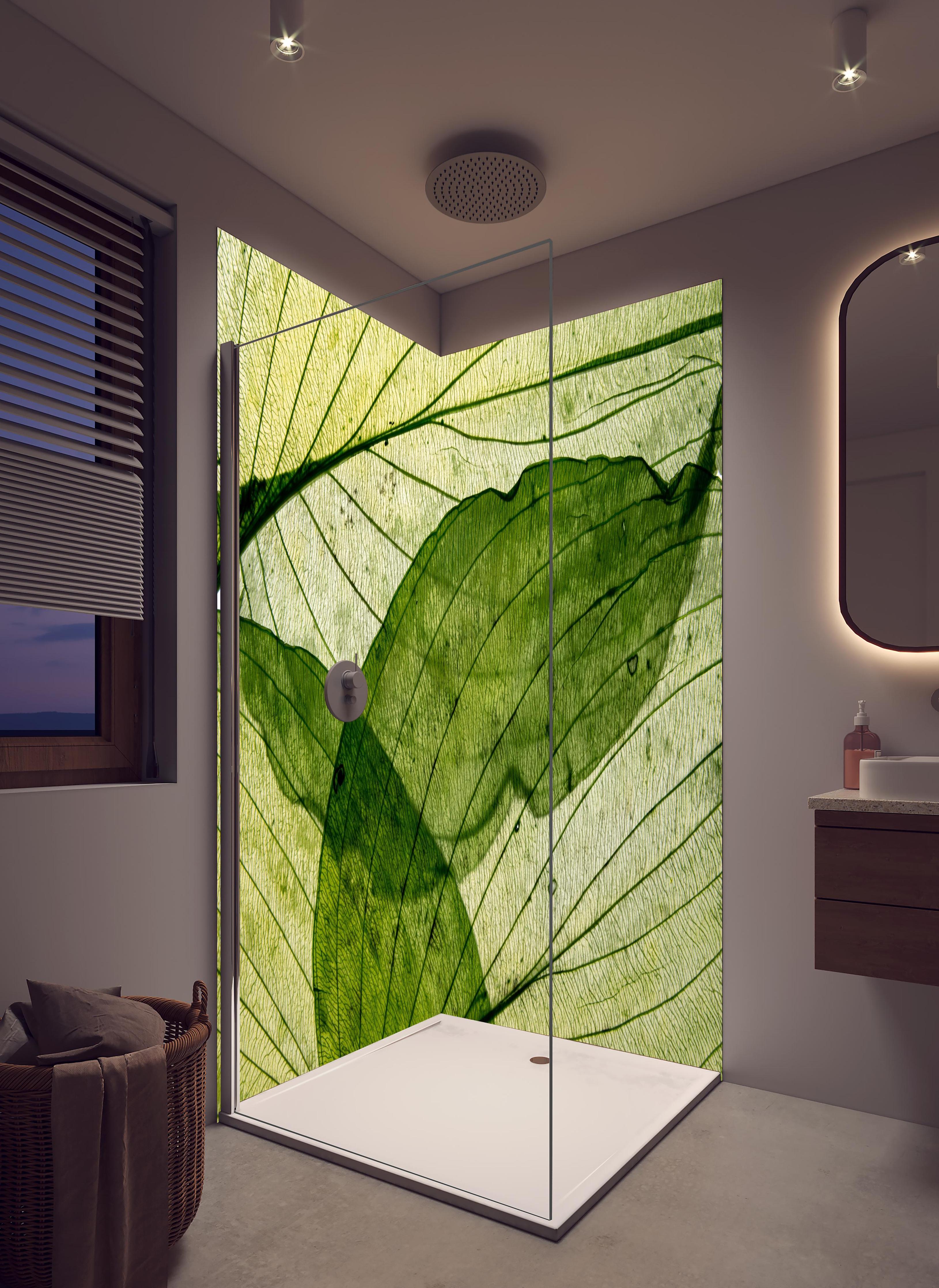 Duschrückwand - Makrotextur von herbstlich getrockneten Blättern in hellem Badezimmer mit Regenduschkopf - zweiteilige Eck-Duschrückwand