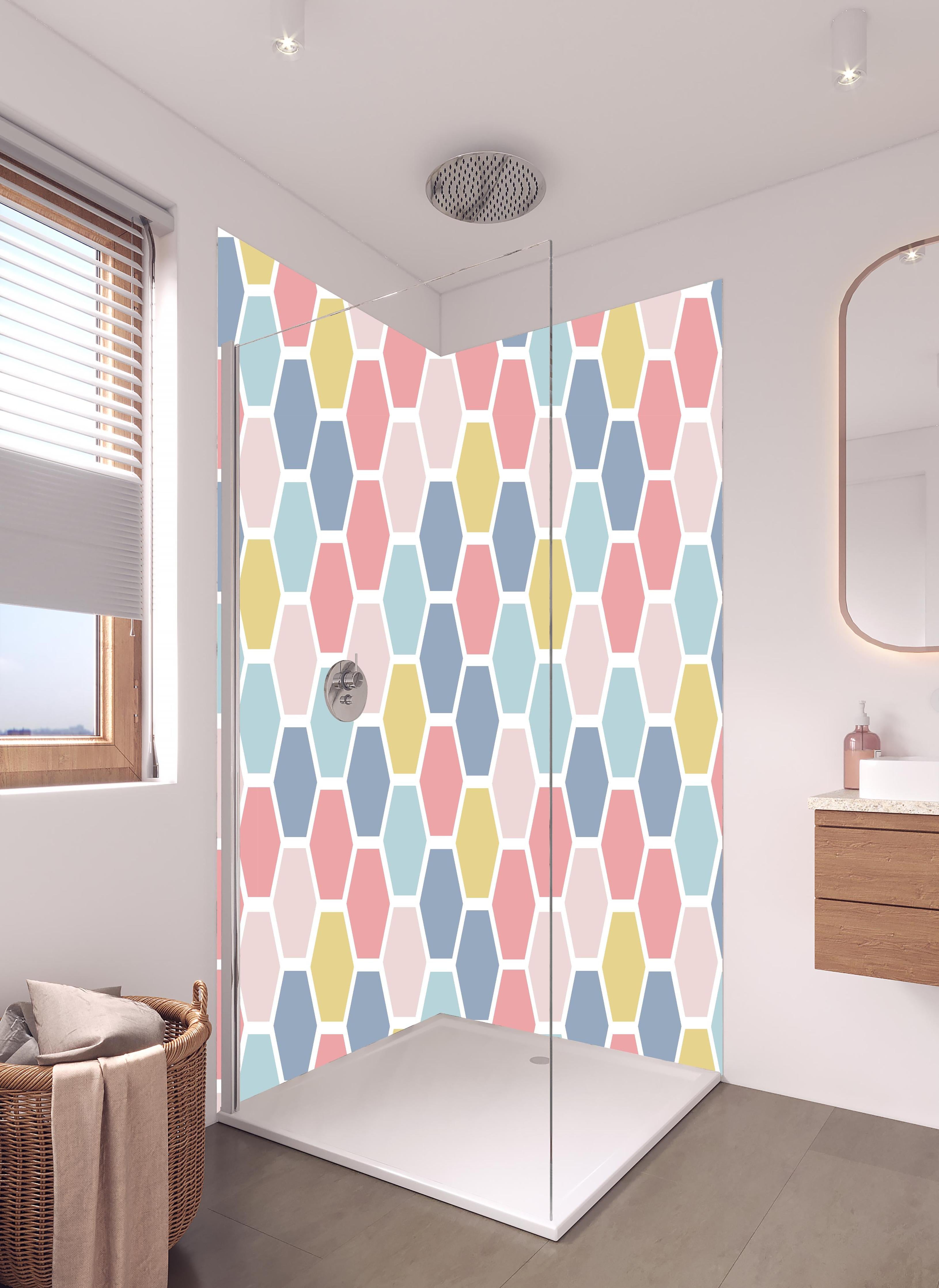 Duschrückwand - Moderne Hexagon Muster Wanddekoration in hellem Badezimmer mit Regenduschkopf - zweiteilige Eck-Duschrückwand