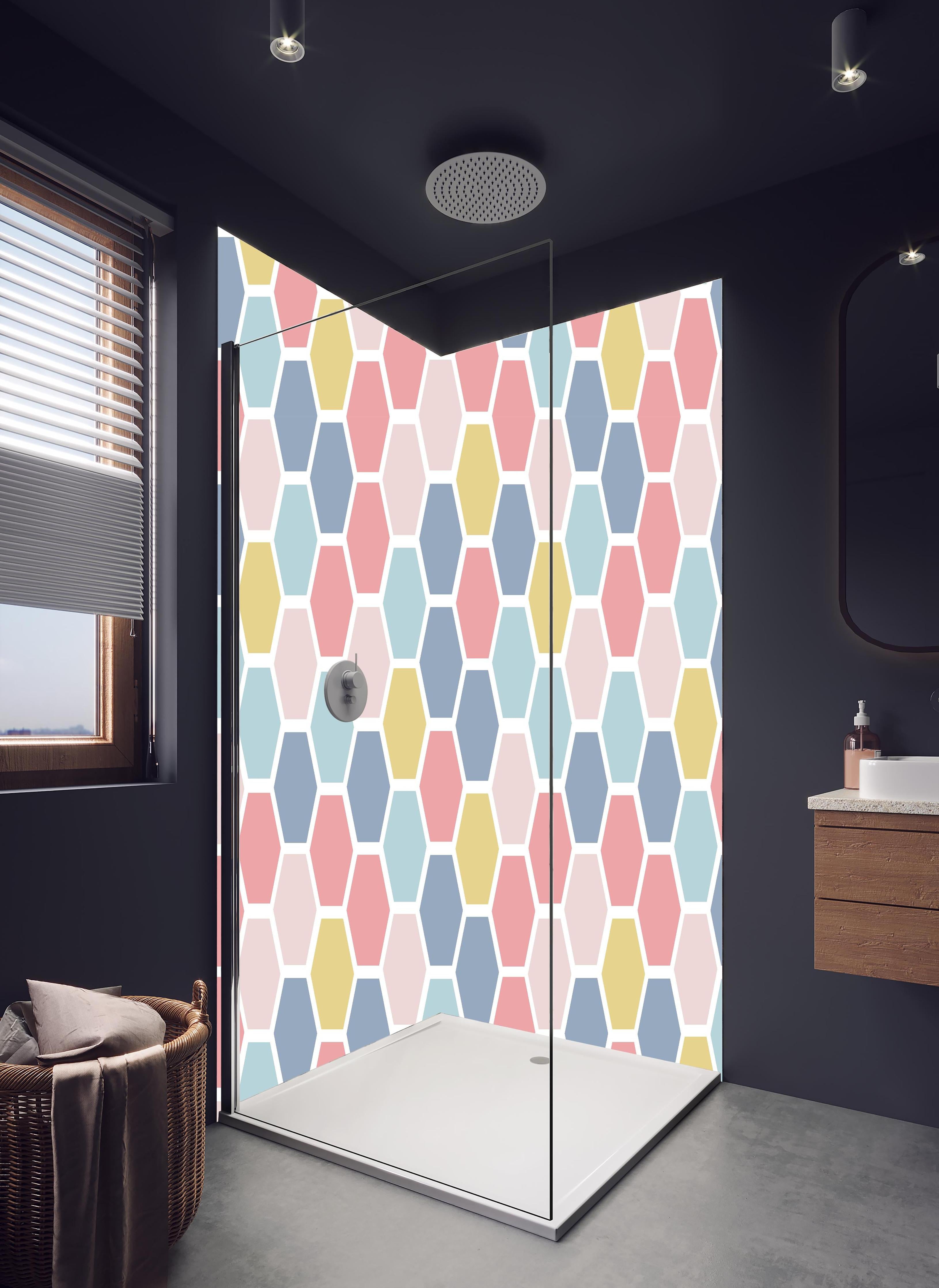 Duschrückwand - Moderne Hexagon Muster Wanddekoration in hellem Badezimmer mit Regenduschkopf - zweiteilige Eck-Duschrückwand