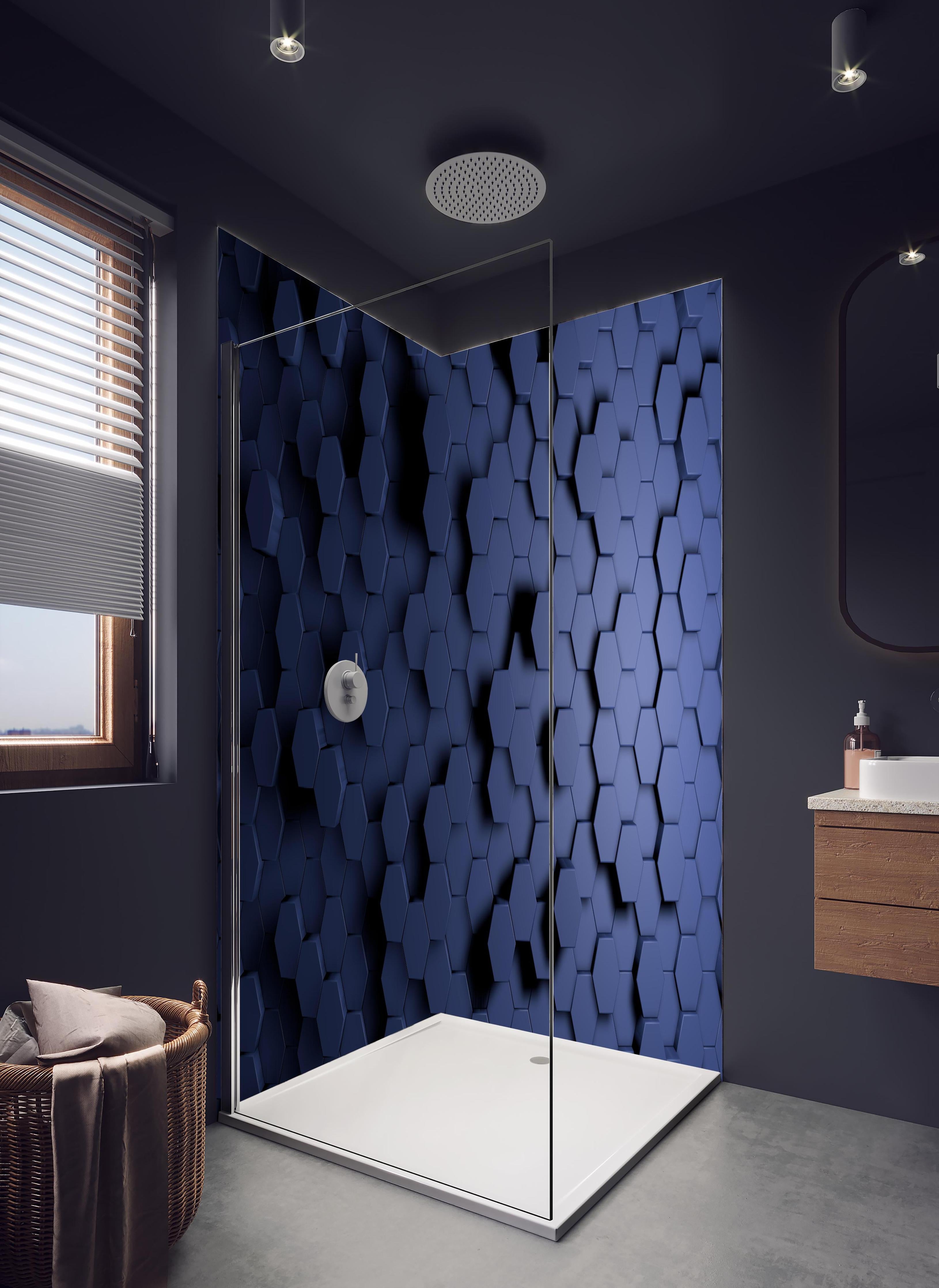 Duschrückwand - Moderne Hexagon Struktur in Blau in hellem Badezimmer mit Regenduschkopf - zweiteilige Eck-Duschrückwand