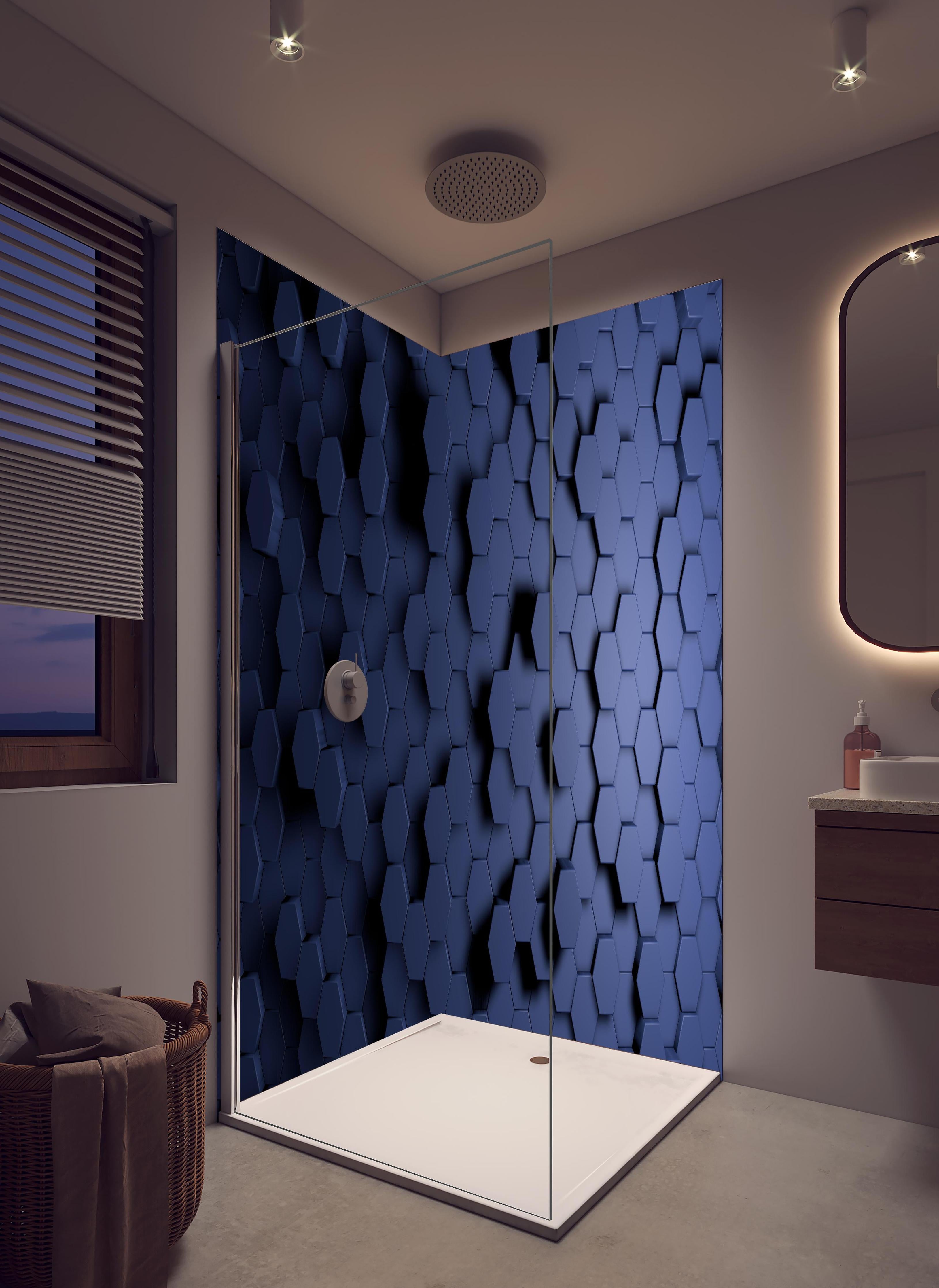 Duschrückwand - Moderne Hexagon Struktur in Blau in hellem Badezimmer mit Regenduschkopf - zweiteilige Eck-Duschrückwand