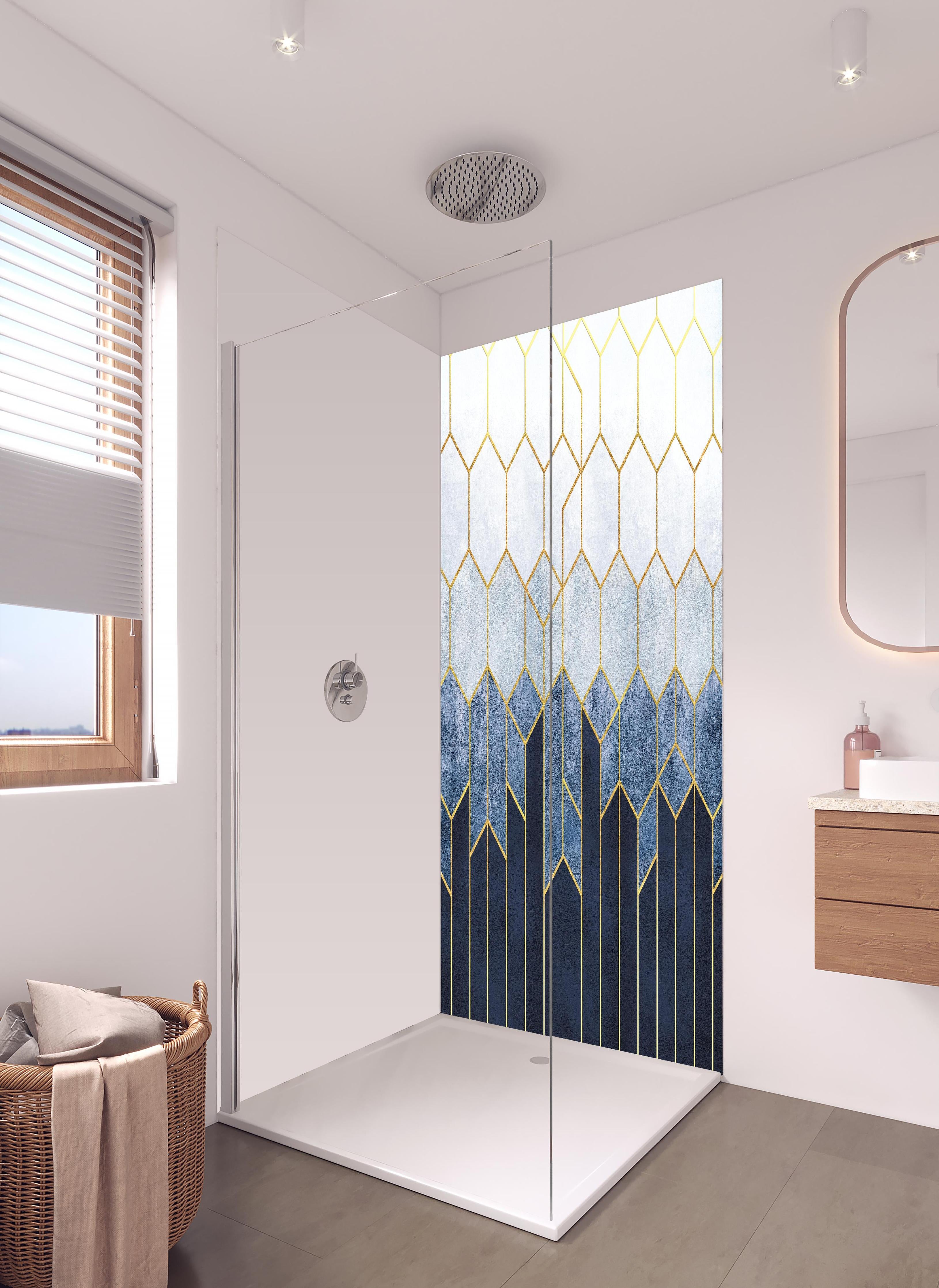 Duschrückwand - Moderne Wandstruktur in hellem Badezimmer mit Regenduschkopf - zweiteilige Eck-Duschrückwand