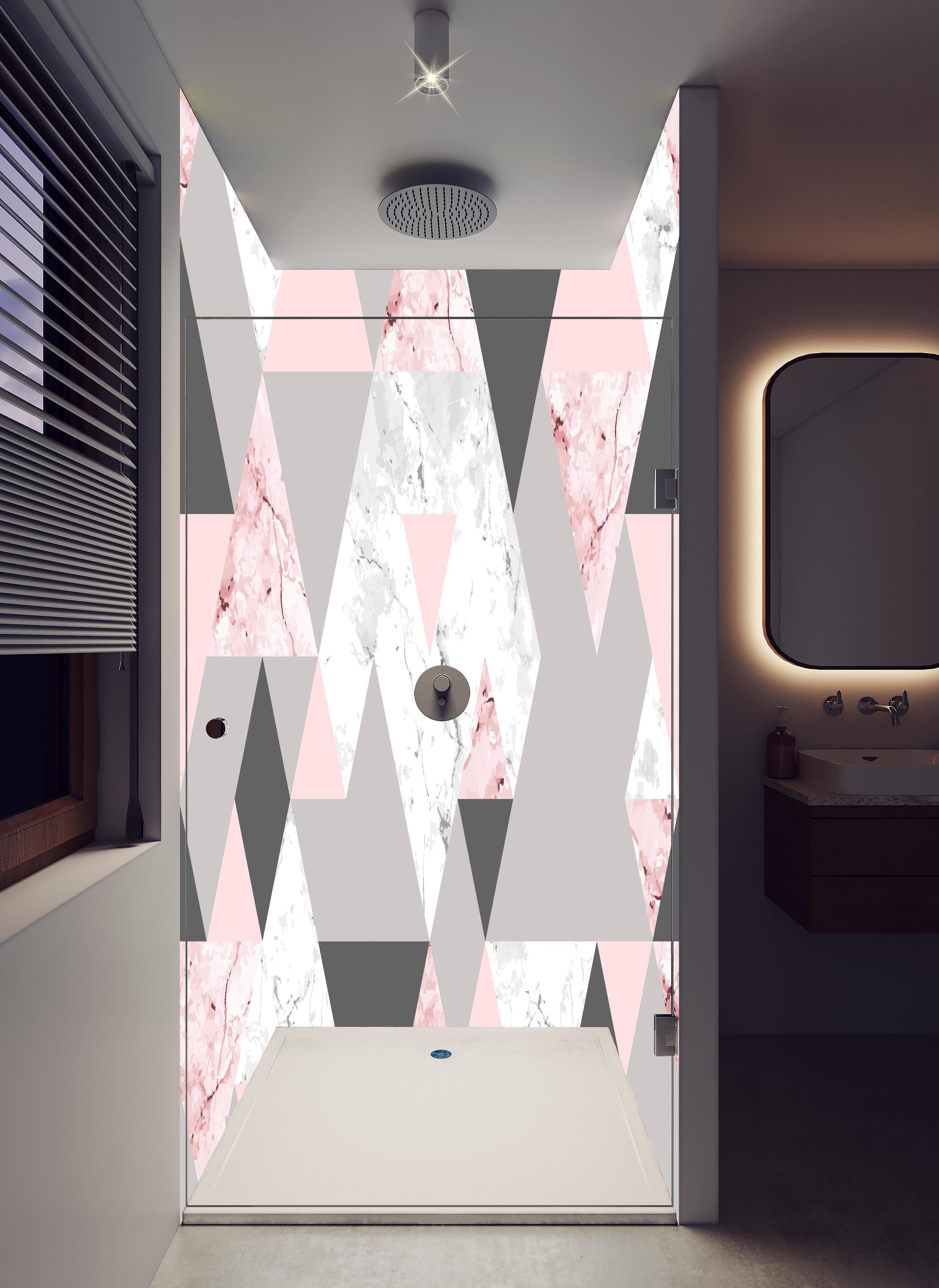 Duschrückwand - Modernes Dreiecksmuster in Rosa und Grautönen in hellem Badezimmer mit Regenduschkopf - zweiteilige Eck-Duschrückwand