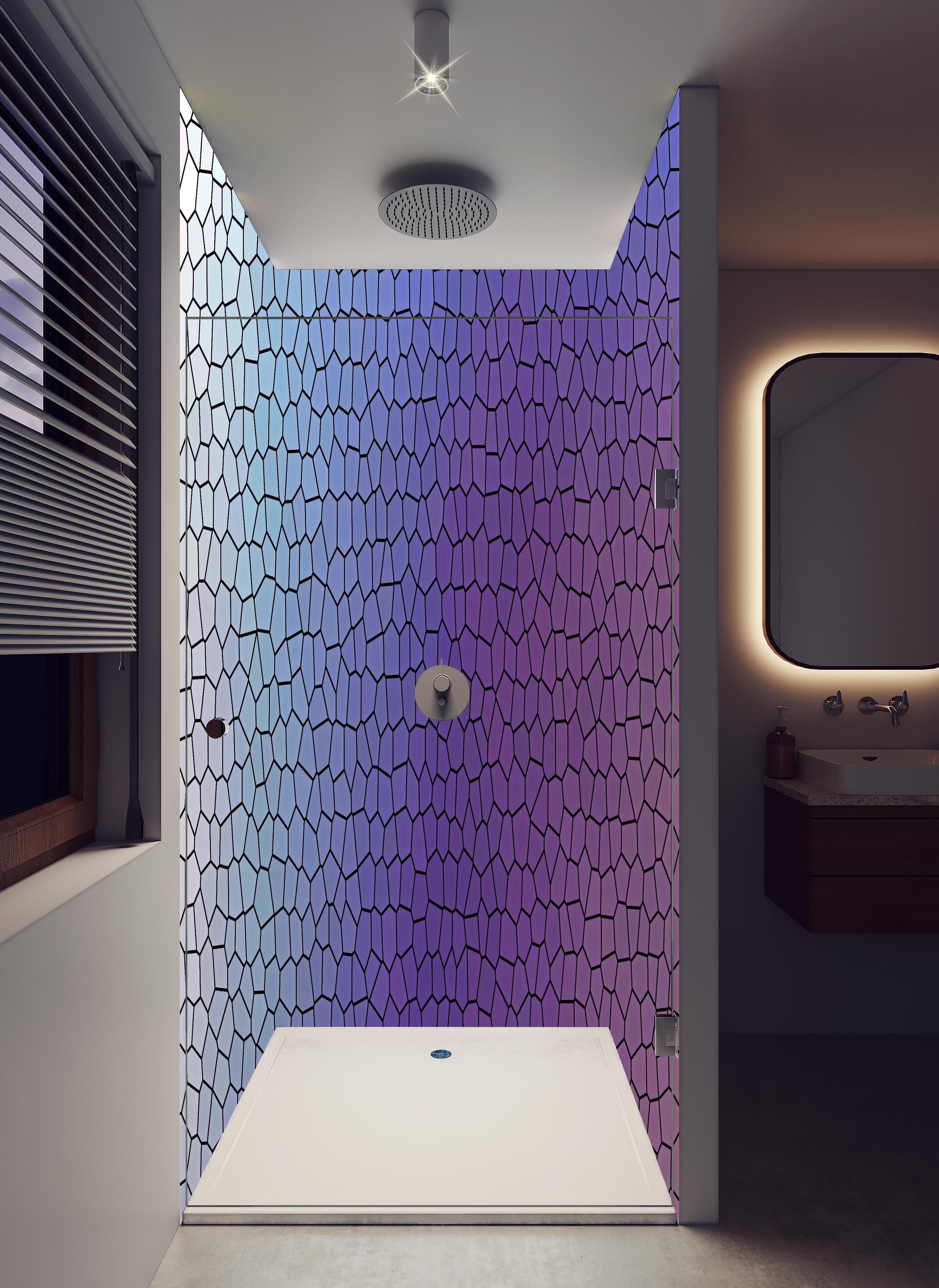 Duschrückwand - Mosaik mit lila-bläulichem Übergang in hellem Badezimmer mit Regenduschkopf - zweiteilige Eck-Duschrückwand