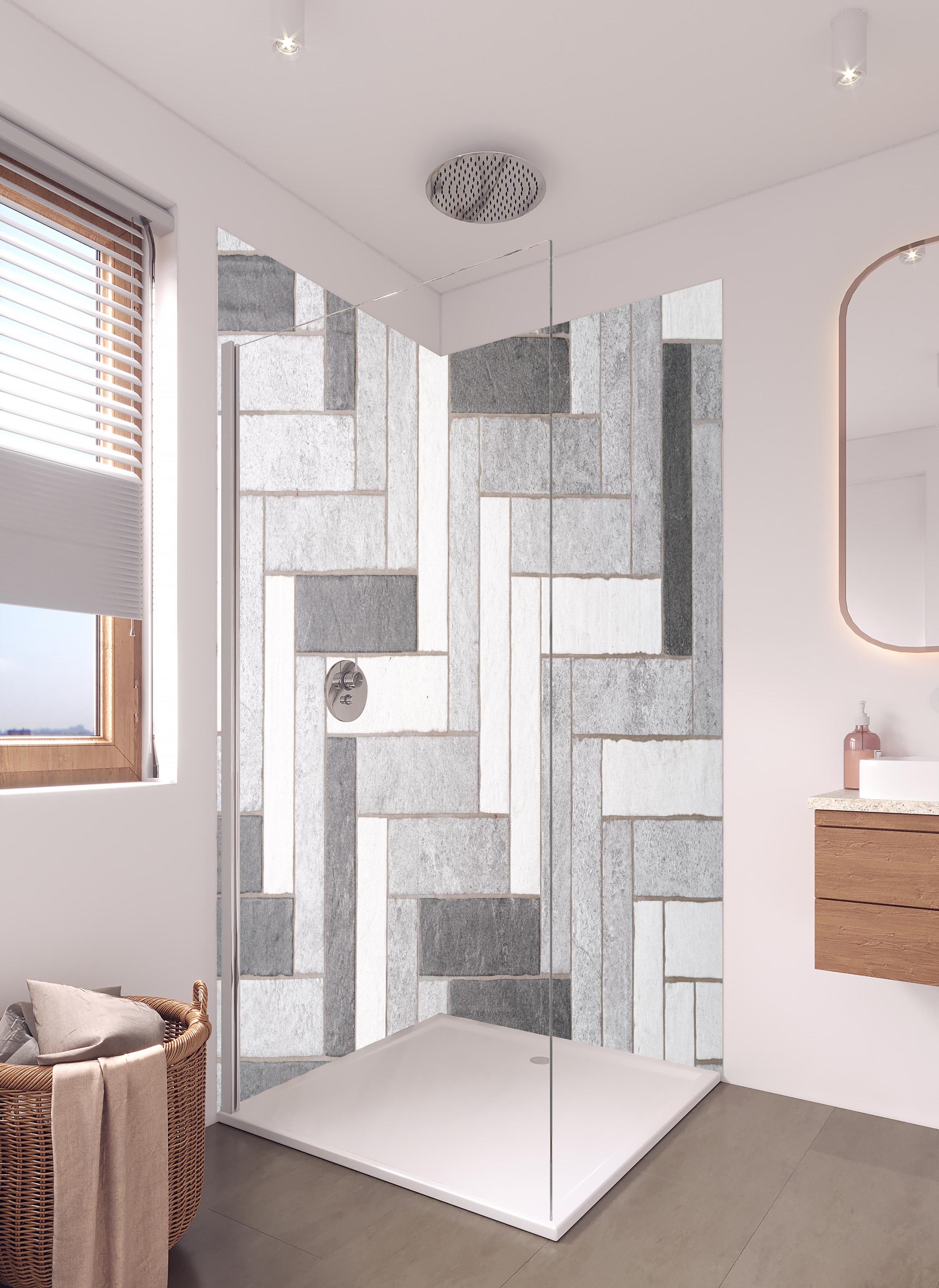Duschrückwand - Mosaikbodenfliesen in Rechtecken in hellem Badezimmer mit Regenduschkopf - zweiteilige Eck-Duschrückwand