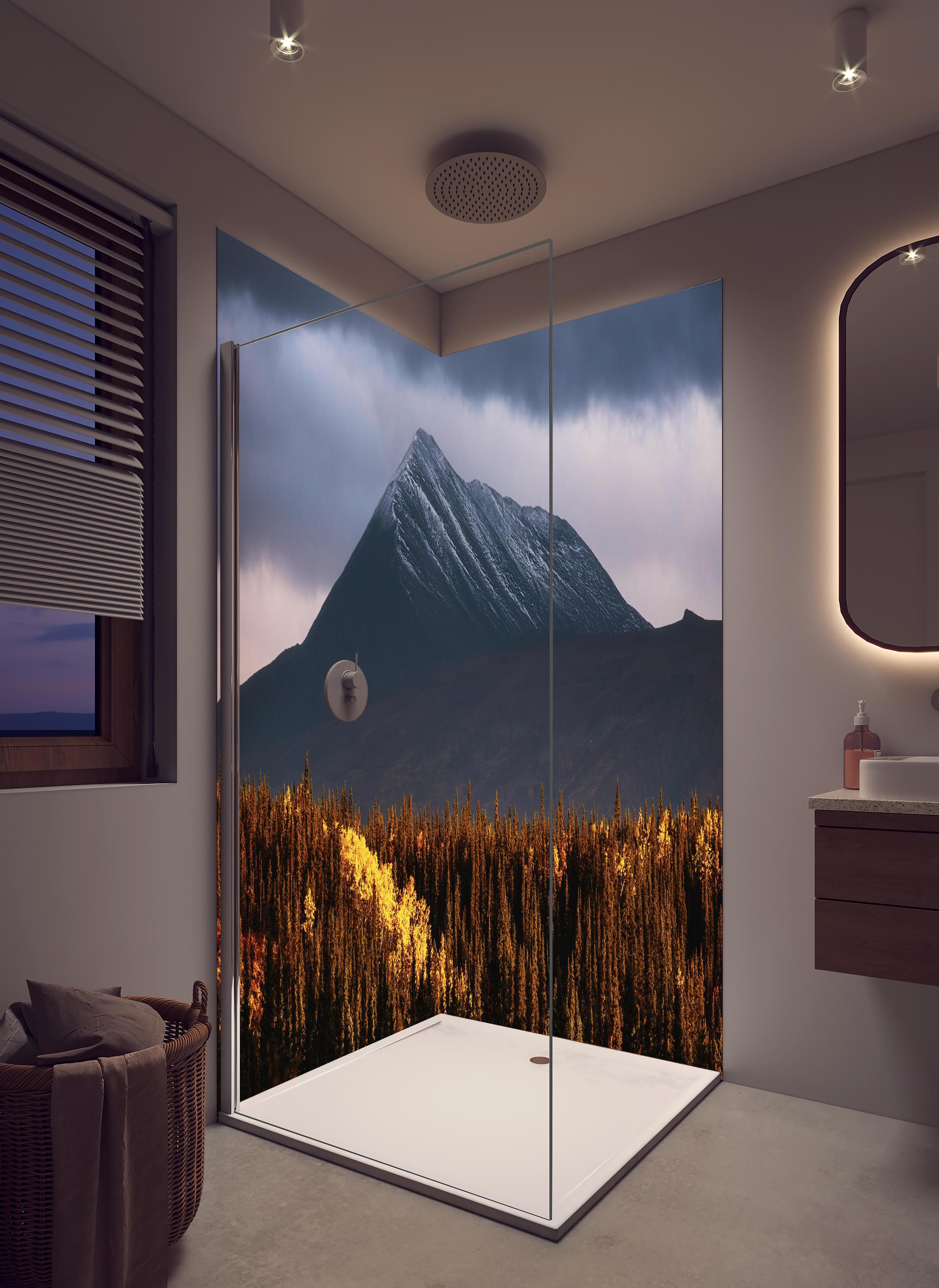 Duschrückwand - Mystische Berge im herbstlichen Morgenlicht in hellem Badezimmer mit Regenduschkopf - zweiteilige Eck-Duschrückwand