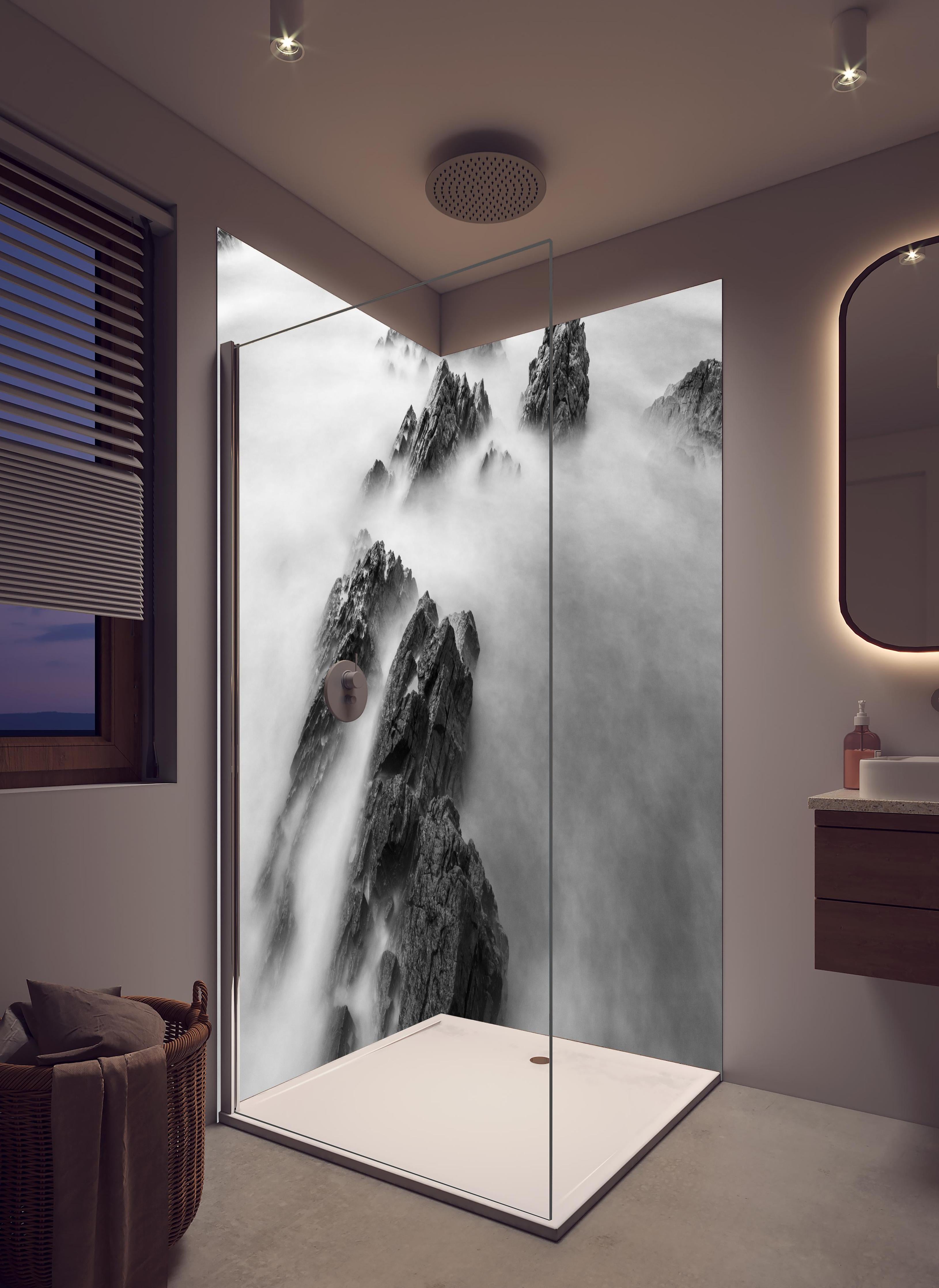 Duschrückwand - Mystische Felsen im sanften Nebelmeer in hellem Badezimmer mit Regenduschkopf - zweiteilige Eck-Duschrückwand