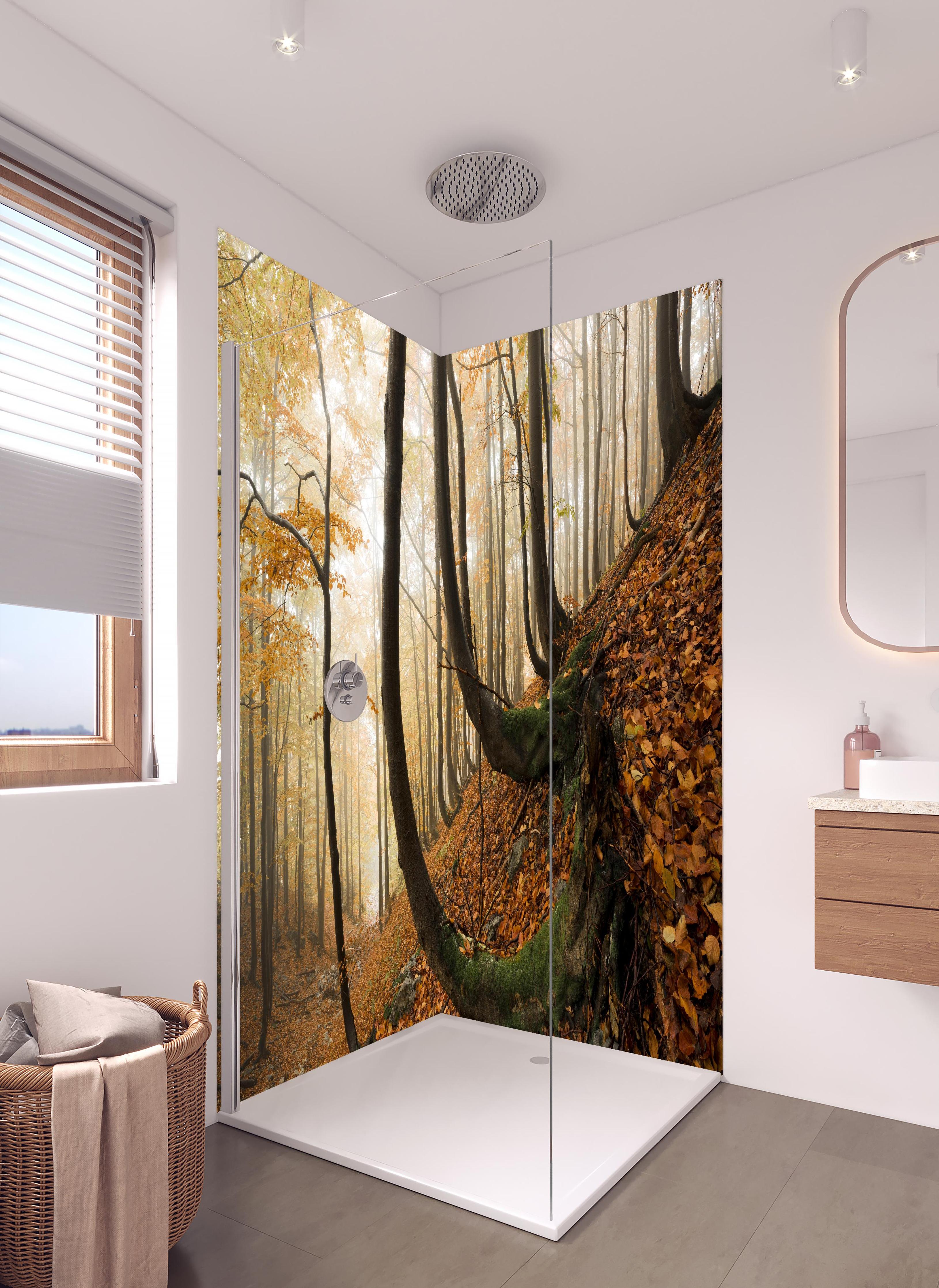 Duschrückwand - Mystischer Wald im Herbst in hellem Badezimmer mit Regenduschkopf - zweiteilige Eck-Duschrückwand