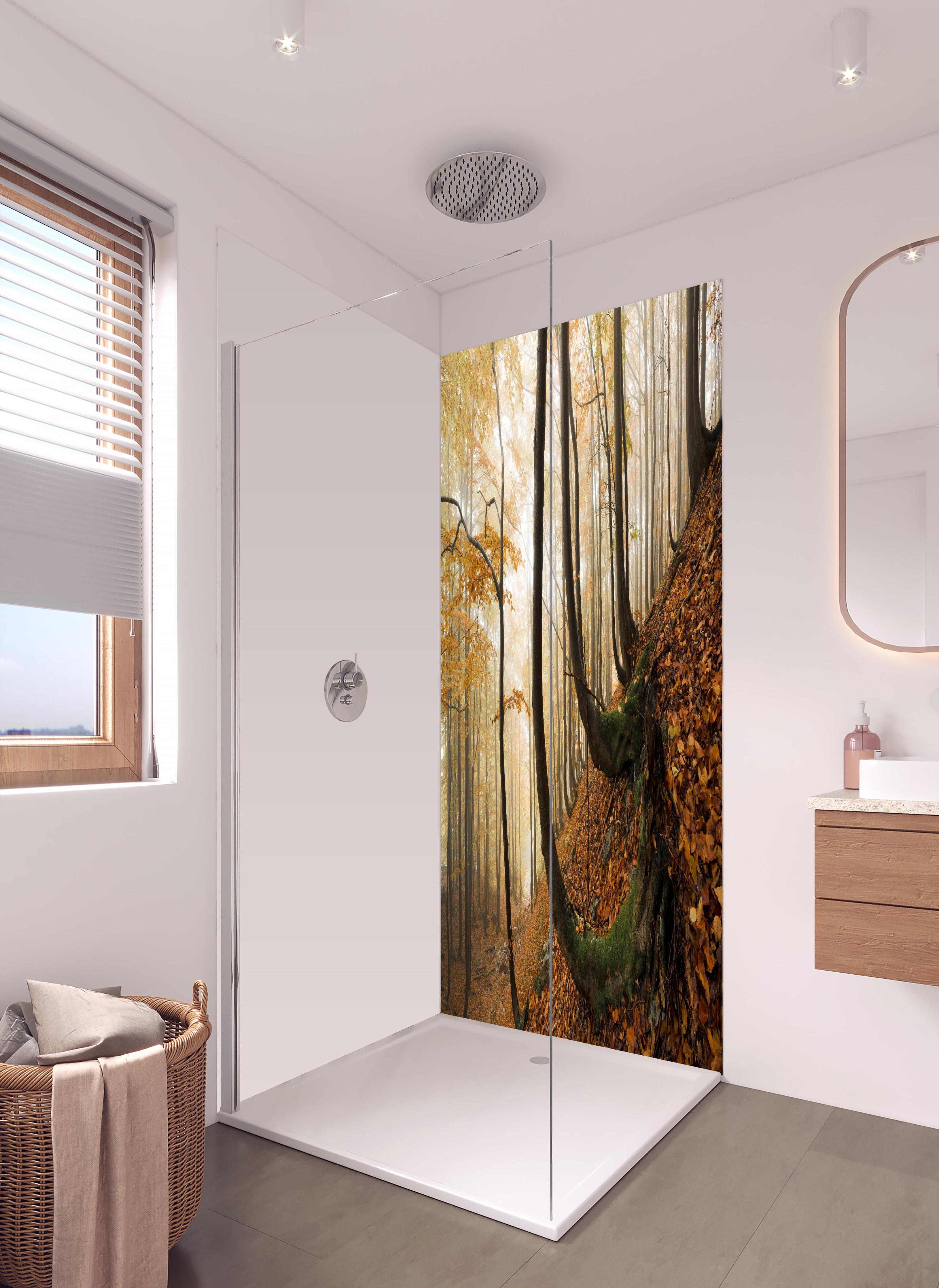 Duschrückwand - Mystischer Wald im Herbst in hellem Badezimmer mit Regenduschkopf - zweiteilige Eck-Duschrückwand