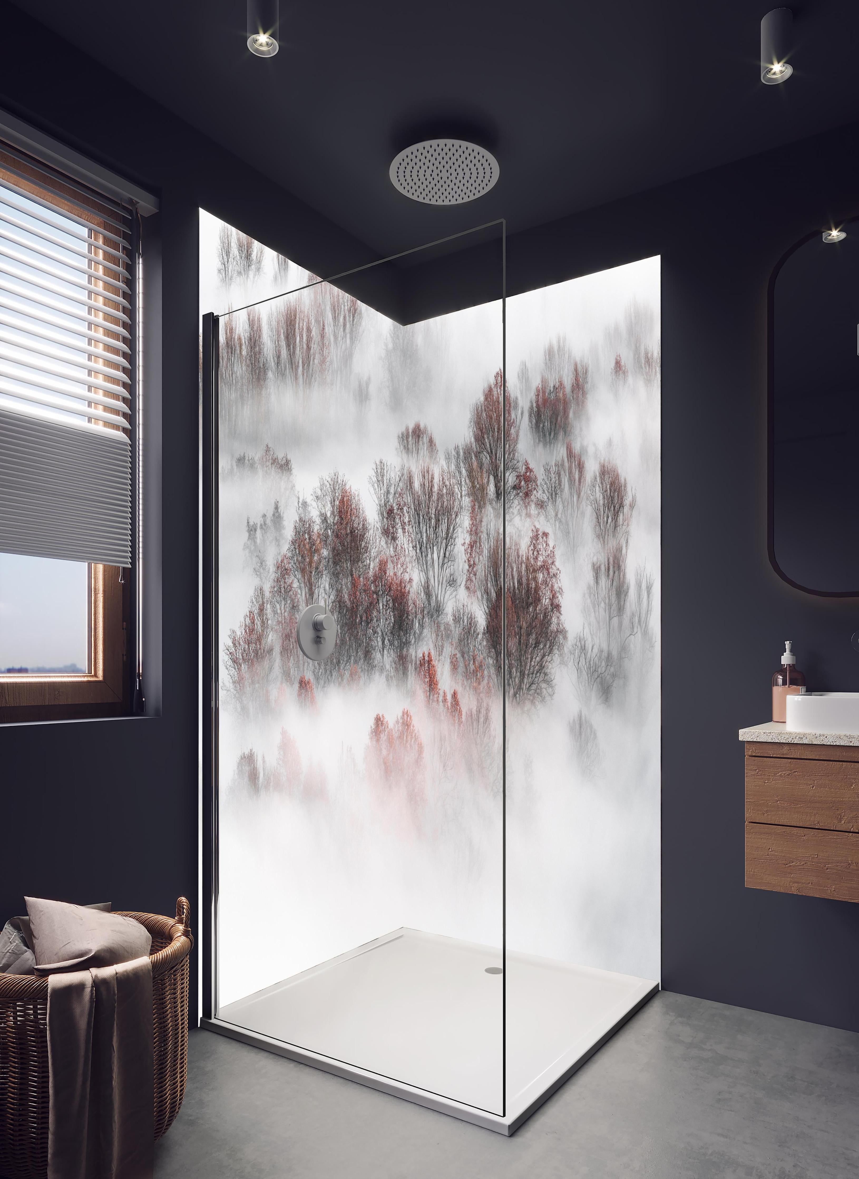 Duschrückwand - Mystischer Weiß-Grauer Nebelwald in hellem Badezimmer mit Regenduschkopf - zweiteilige Eck-Duschrückwand