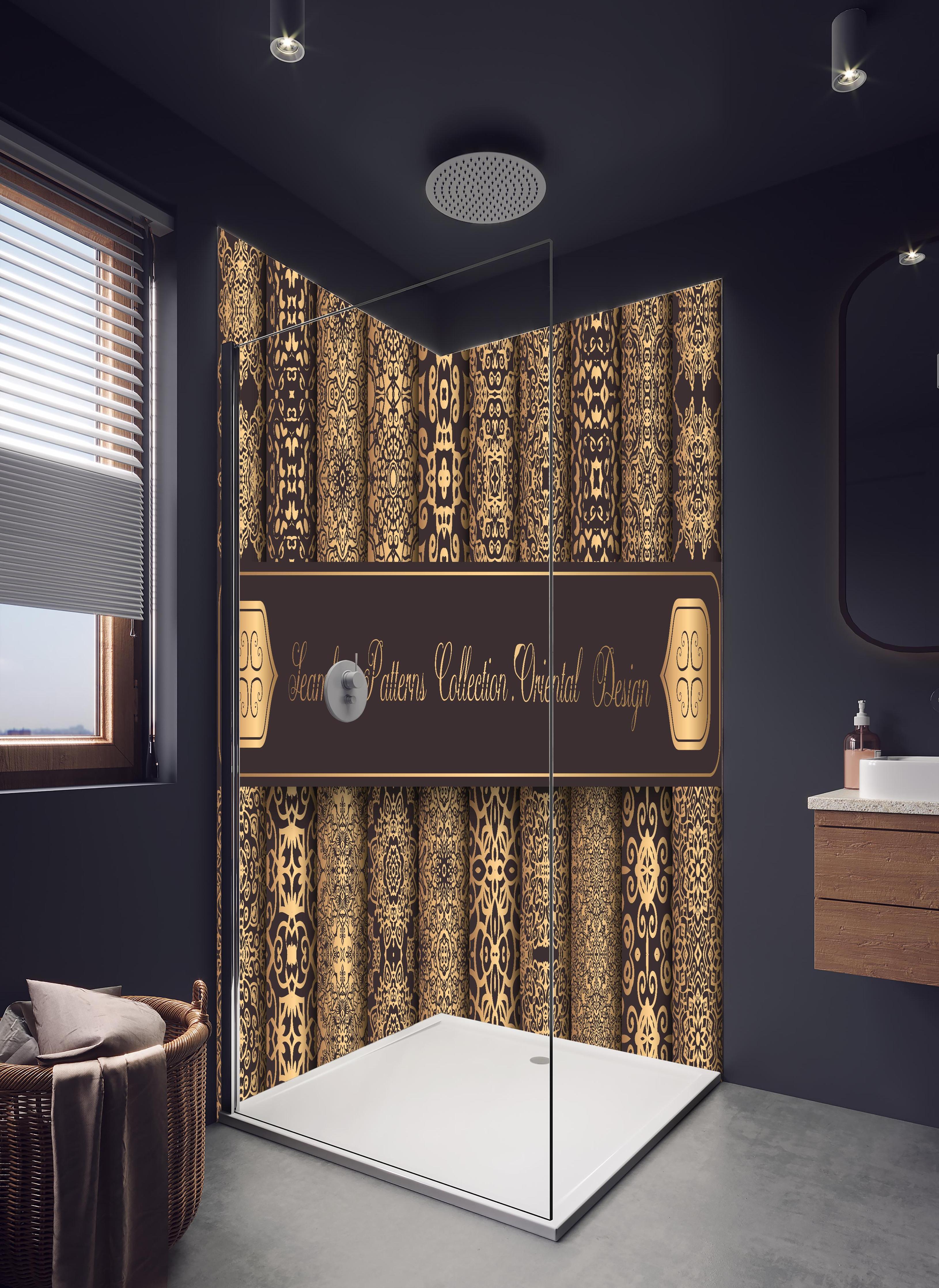 Duschrückwand - Nahtlose Muster mit goldenen Ornamenten in hellem Badezimmer mit Regenduschkopf - zweiteilige Eck-Duschrückwand