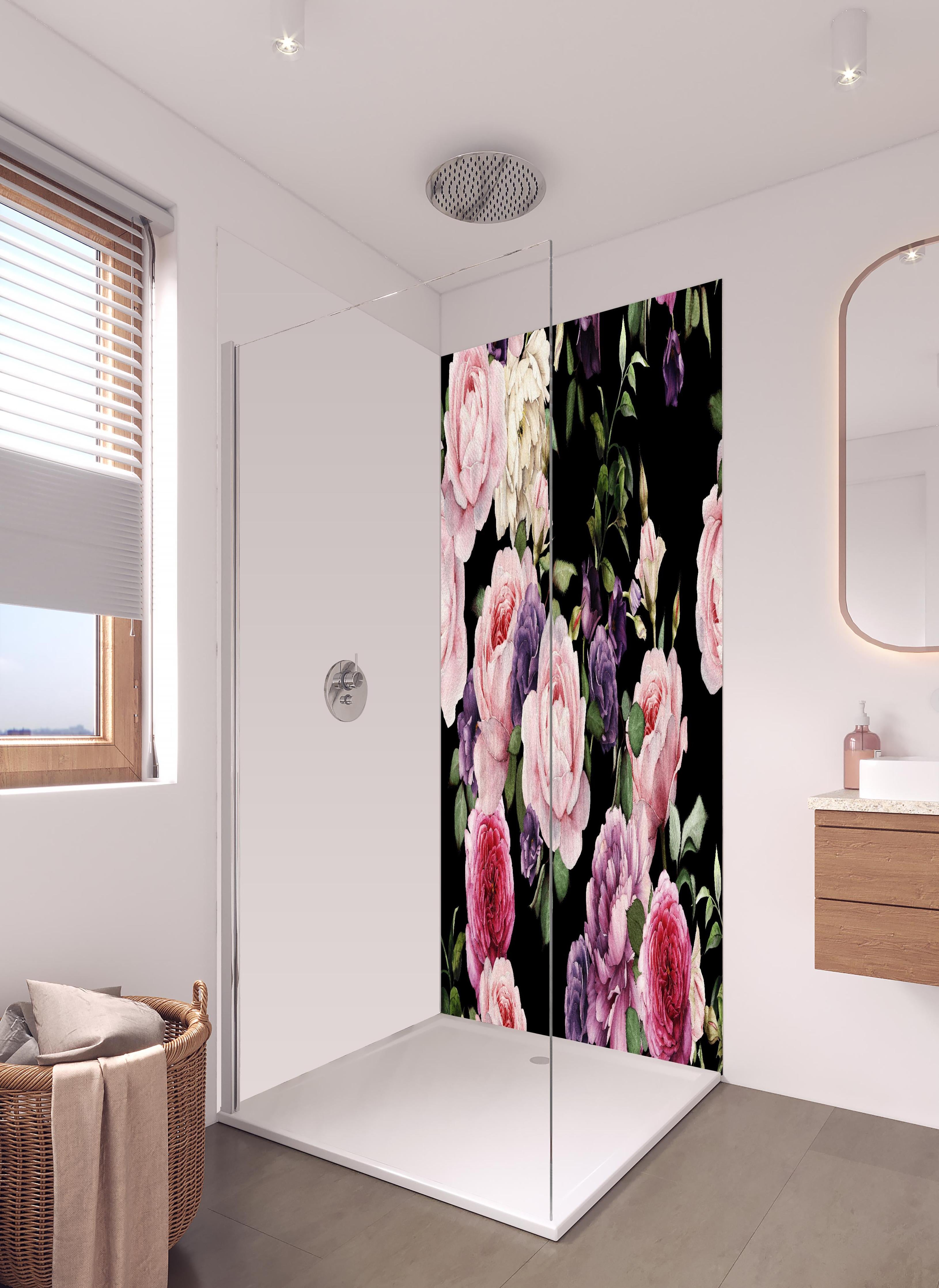 Duschrückwand - Nahtloses florales Muster mit Rosen in hellem Badezimmer mit Regenduschkopf - zweiteilige Eck-Duschrückwand
