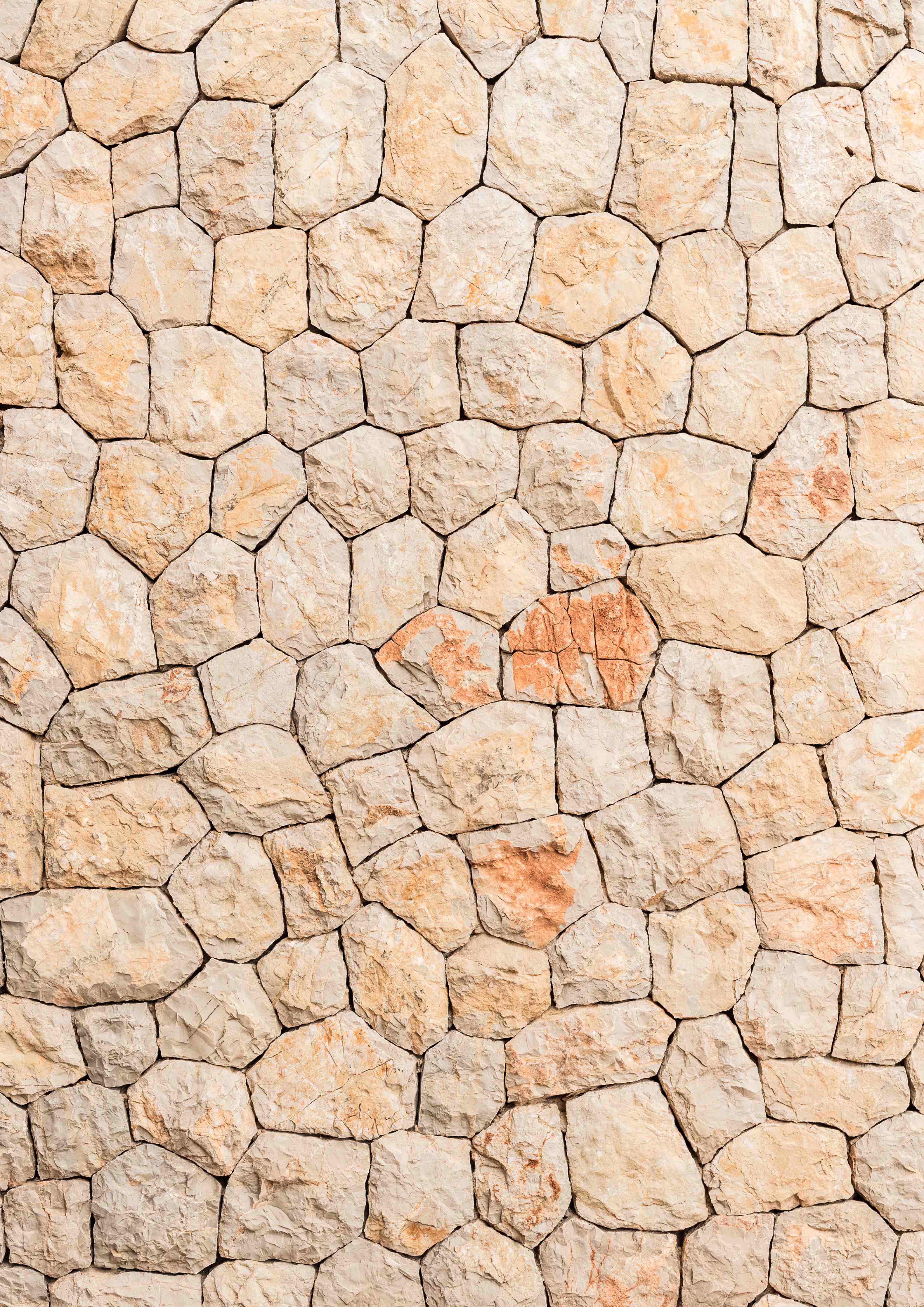 Duschrückwand-Natürliche Steine-Optik mit warmen Beige- und Terrakottatönen