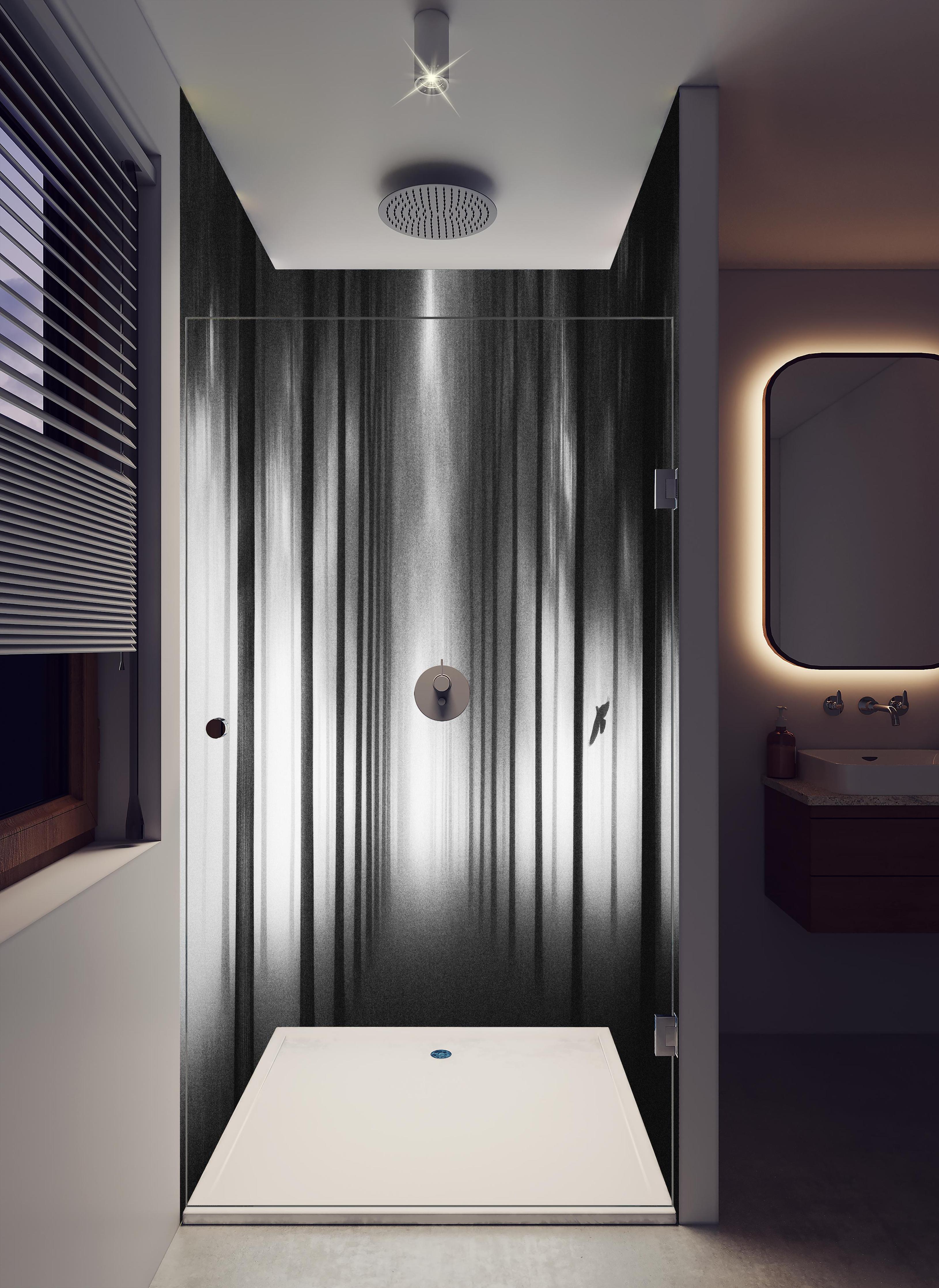 Duschrückwand - Nebeliger, dunkler Wald in hellem Badezimmer mit Regenduschkopf - zweiteilige Eck-Duschrückwand