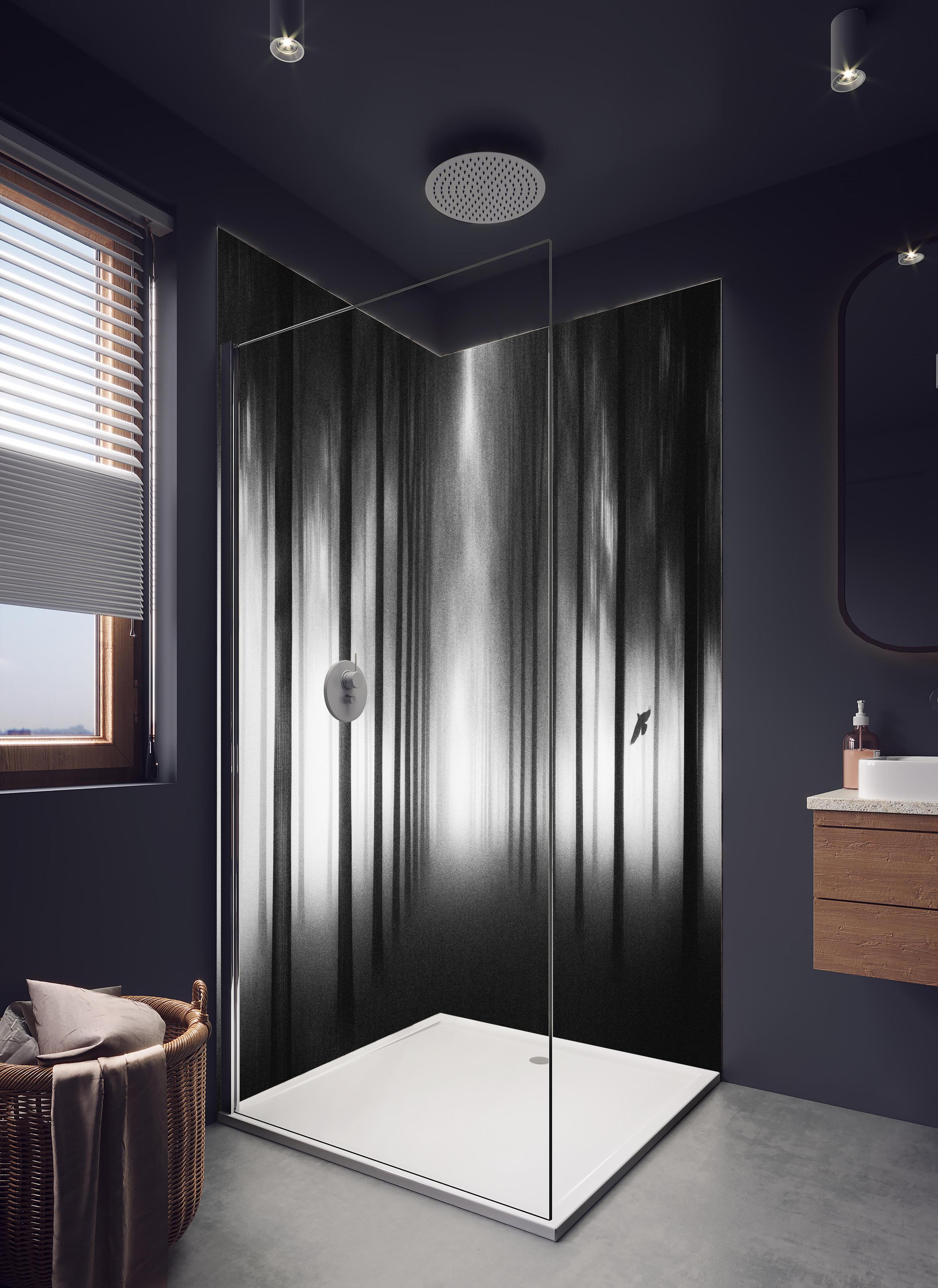 Duschrückwand - Nebeliger, dunkler Wald in hellem Badezimmer mit Regenduschkopf - zweiteilige Eck-Duschrückwand