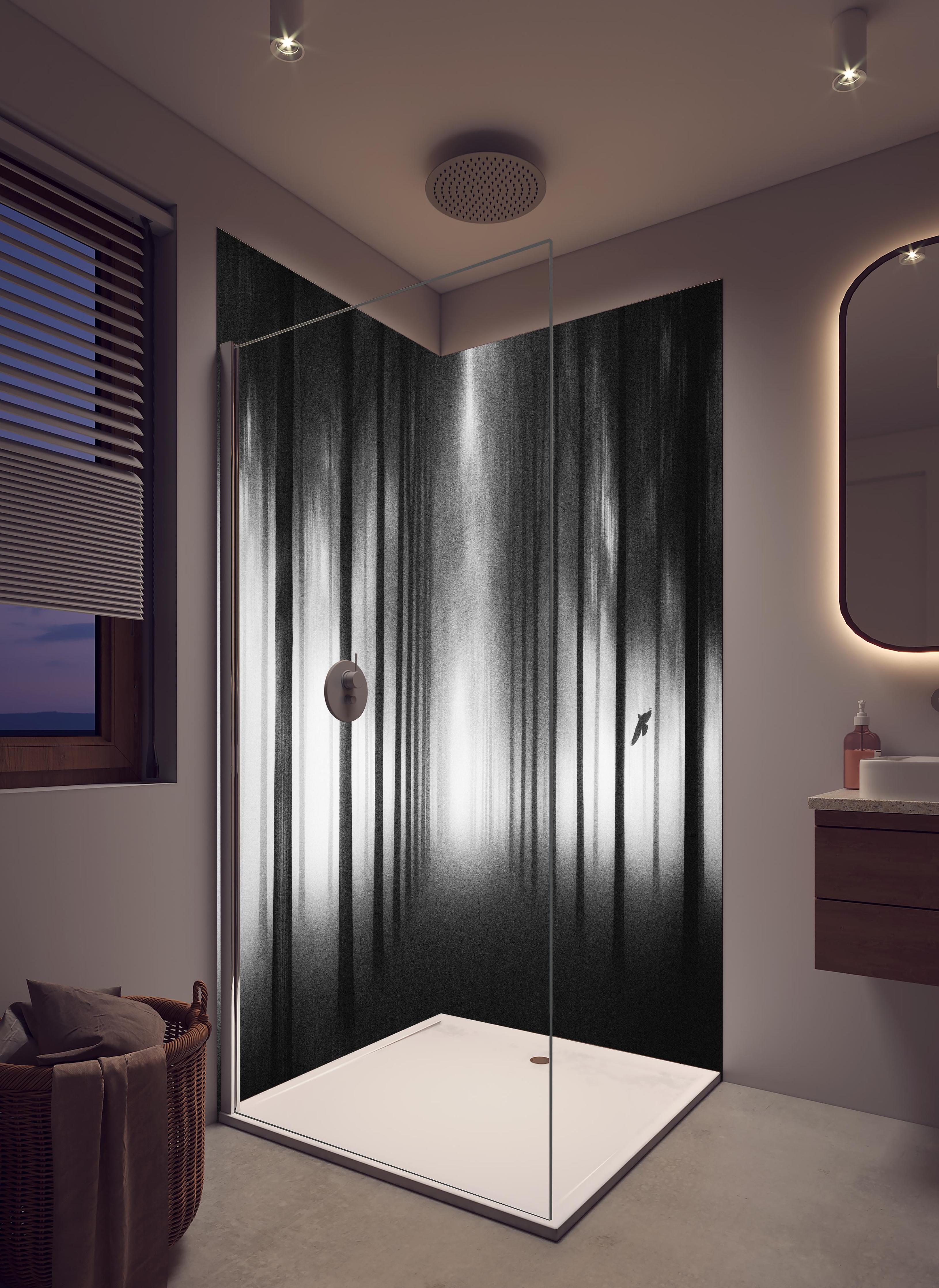 Duschrückwand - Nebeliger, dunkler Wald in hellem Badezimmer mit Regenduschkopf - zweiteilige Eck-Duschrückwand