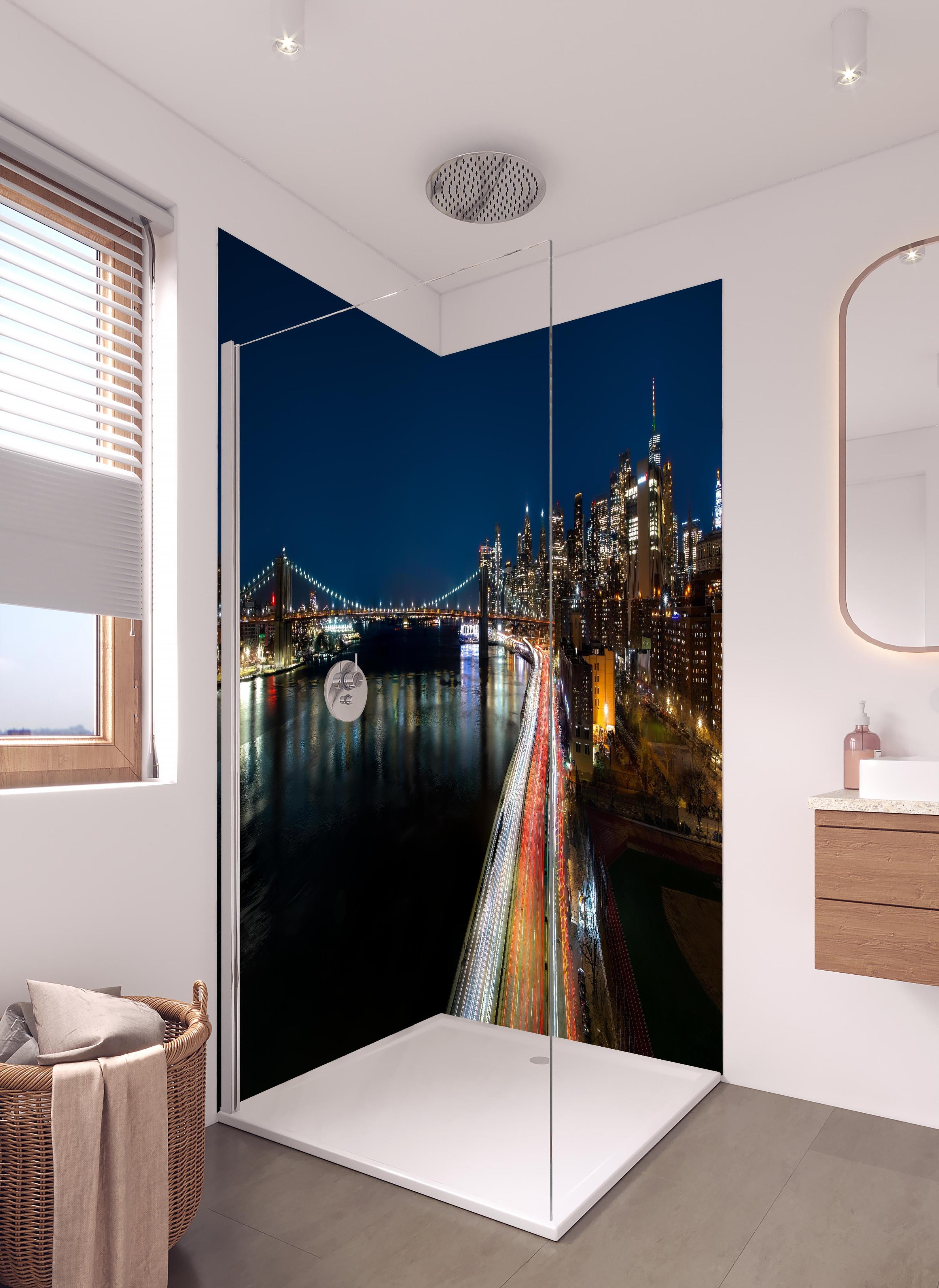 Duschrückwand - New York Light Night in hellem Badezimmer mit Regenduschkopf - zweiteilige Eck-Duschrückwand