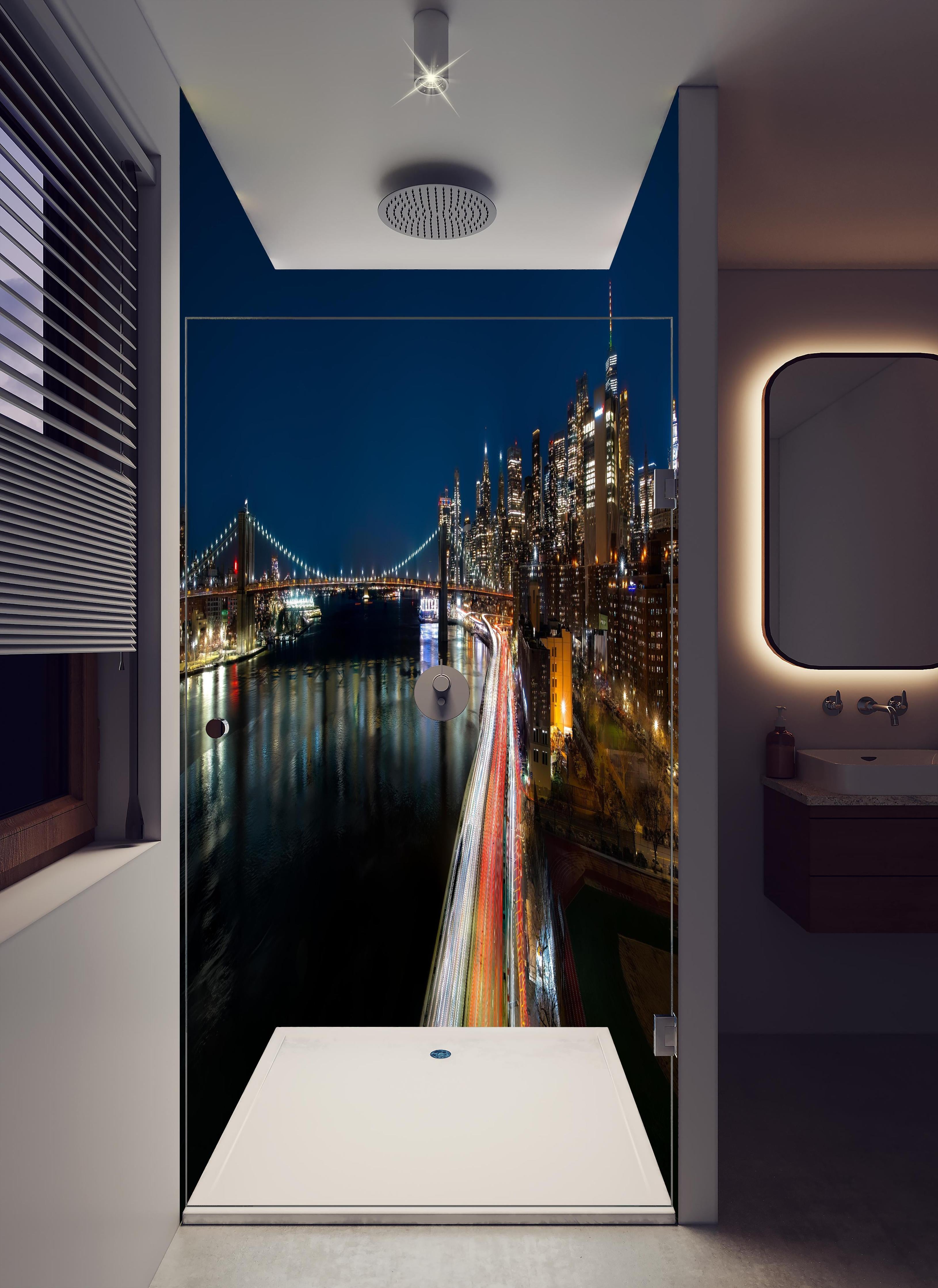 Duschrückwand - New York Light Night in hellem Badezimmer mit Regenduschkopf - zweiteilige Eck-Duschrückwand