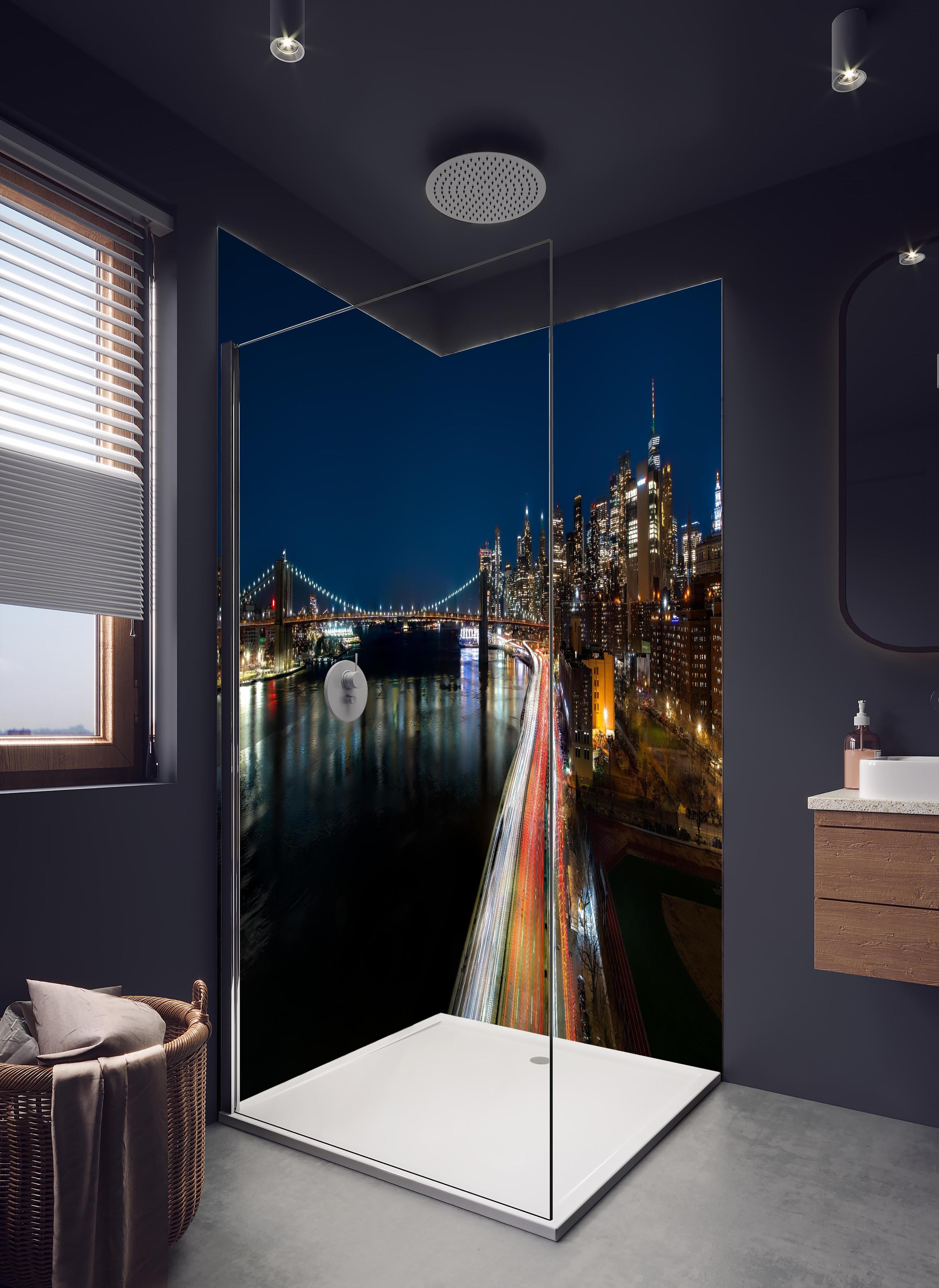 Duschrückwand - New York Light Night in hellem Badezimmer mit Regenduschkopf - zweiteilige Eck-Duschrückwand