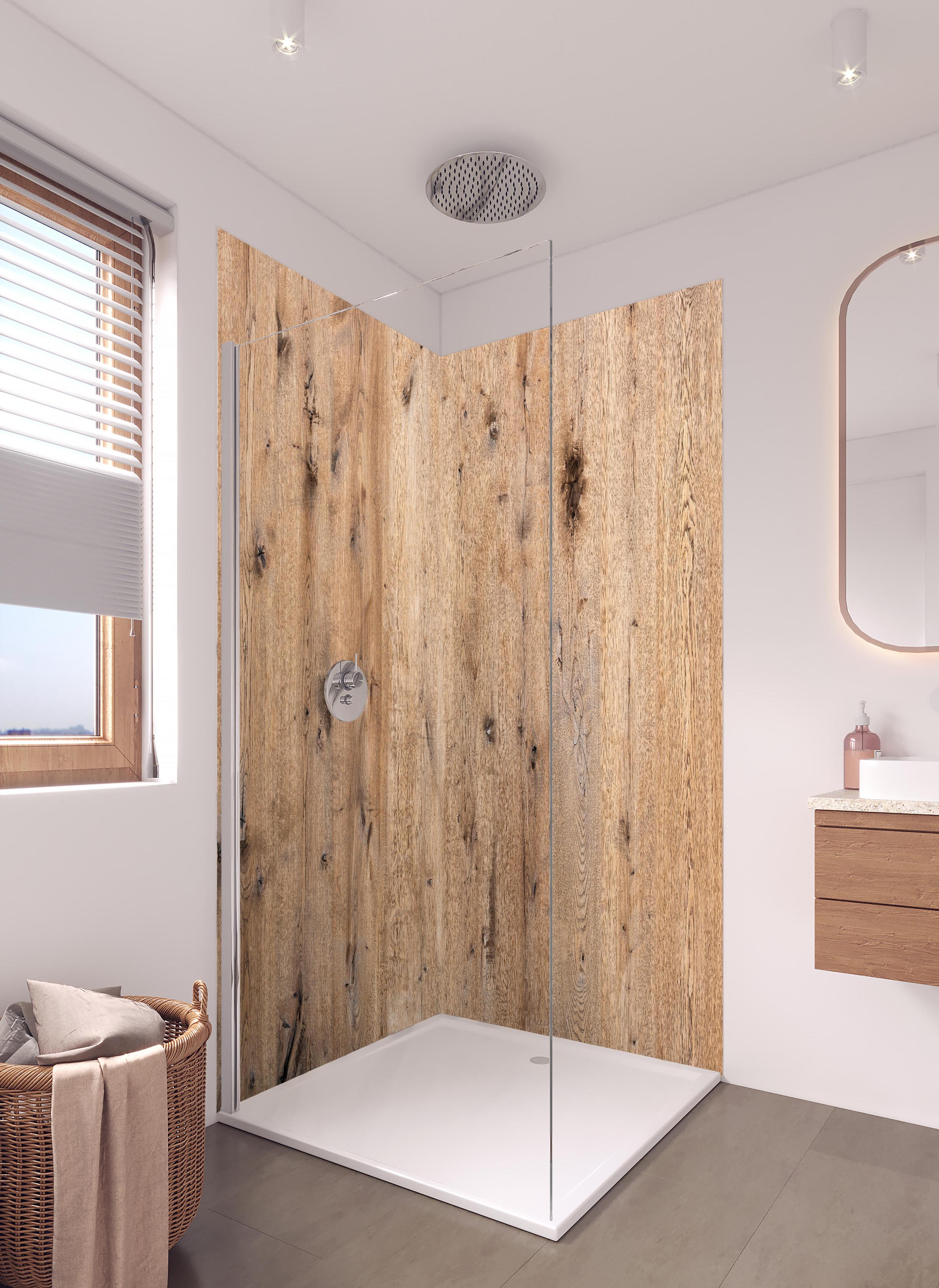 Duschrückwand - Organische Eichenholz-Struktur in hellem Badezimmer mit Regenduschkopf - zweiteilige Eck-Duschrückwand