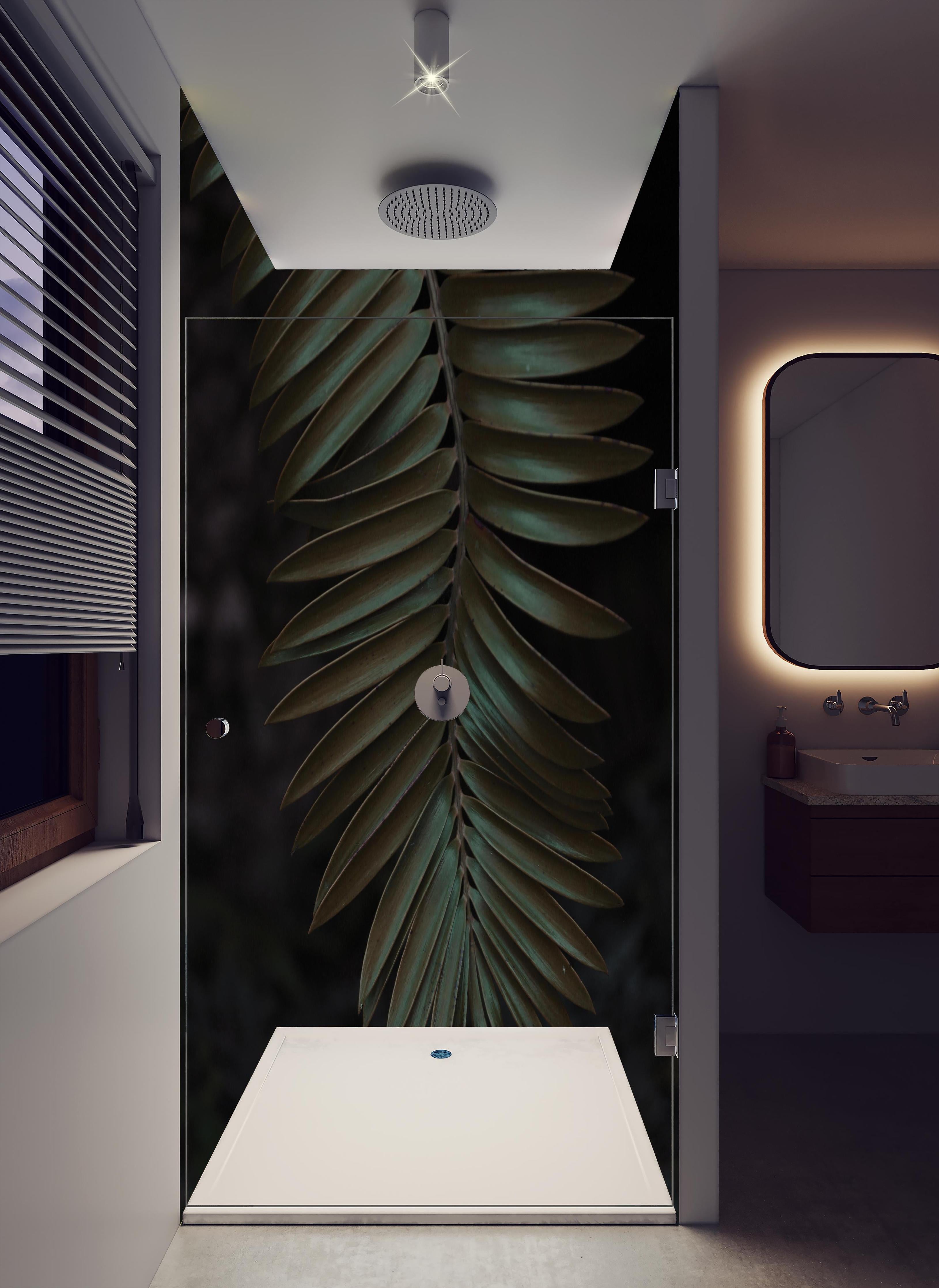 Duschrückwand - Palmenblätter in hellem Badezimmer mit Regenduschkopf - zweiteilige Eck-Duschrückwand
