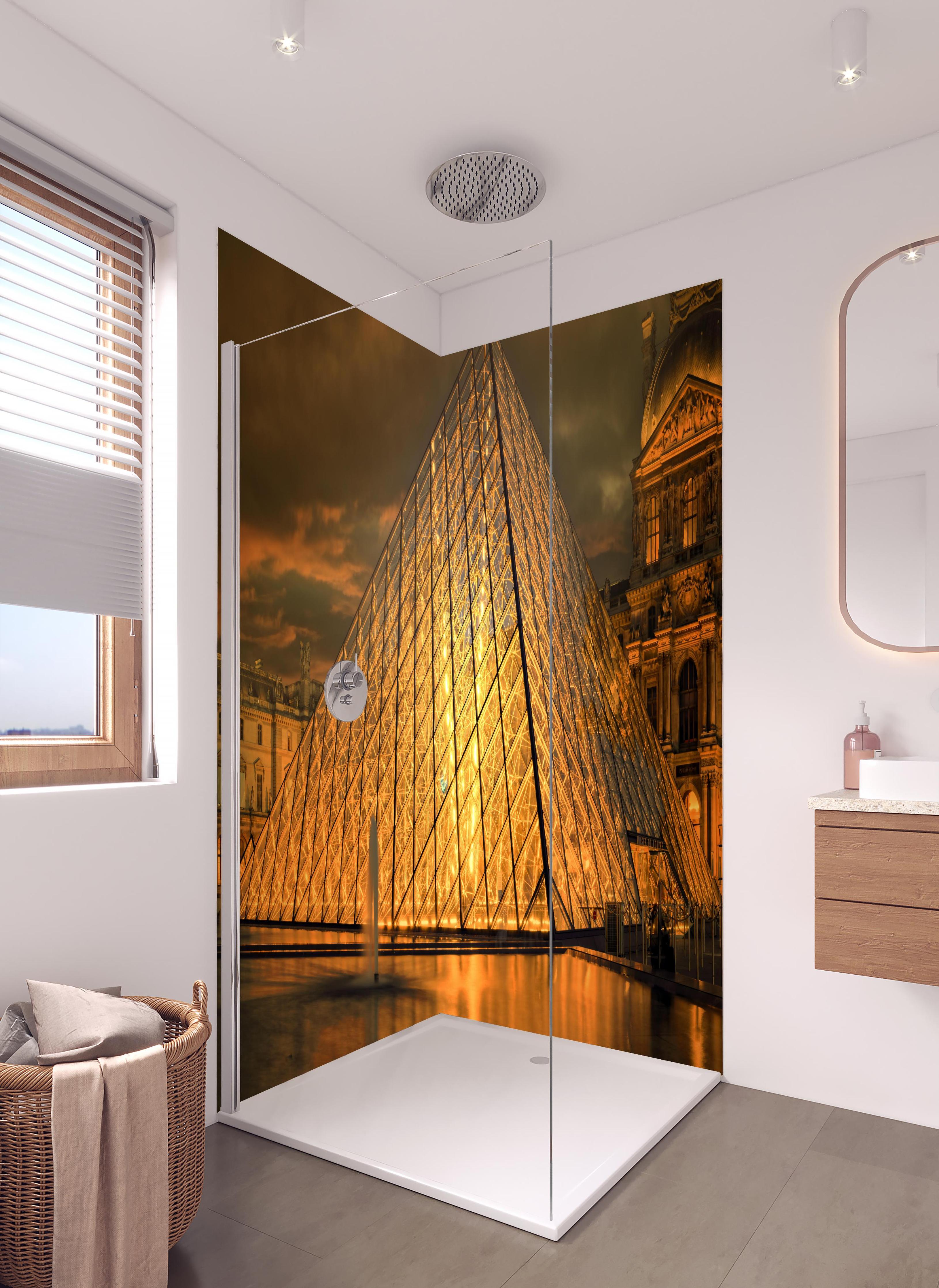 Duschrückwand - Paris Le Louvre in hellem Badezimmer mit Regenduschkopf - zweiteilige Eck-Duschrückwand