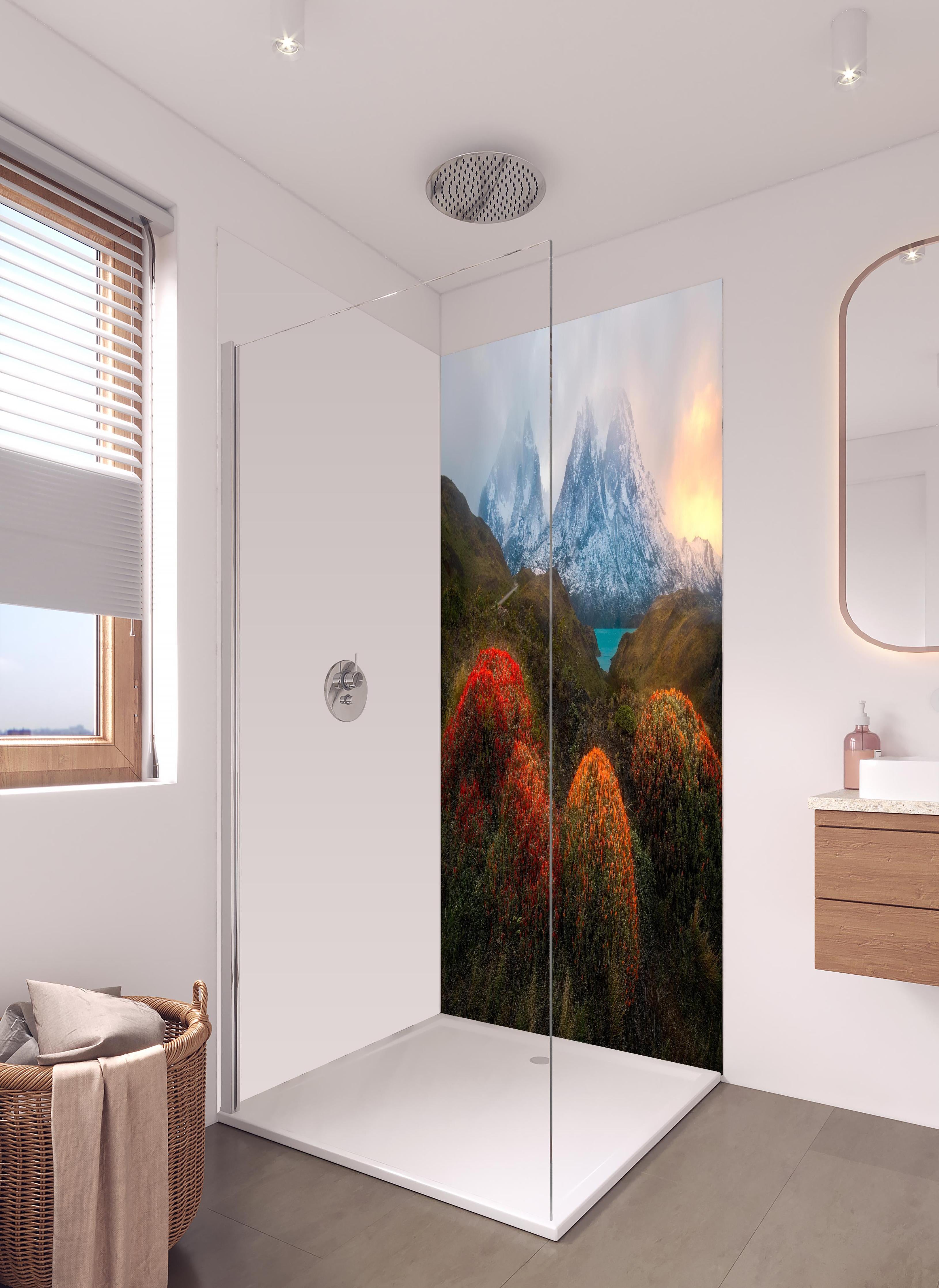 Duschrückwand - Patagonischer Frühling mit schneebedeckten Gipfeln in hellem Badezimmer mit Regenduschkopf - zweiteilige Eck-Duschrückwand