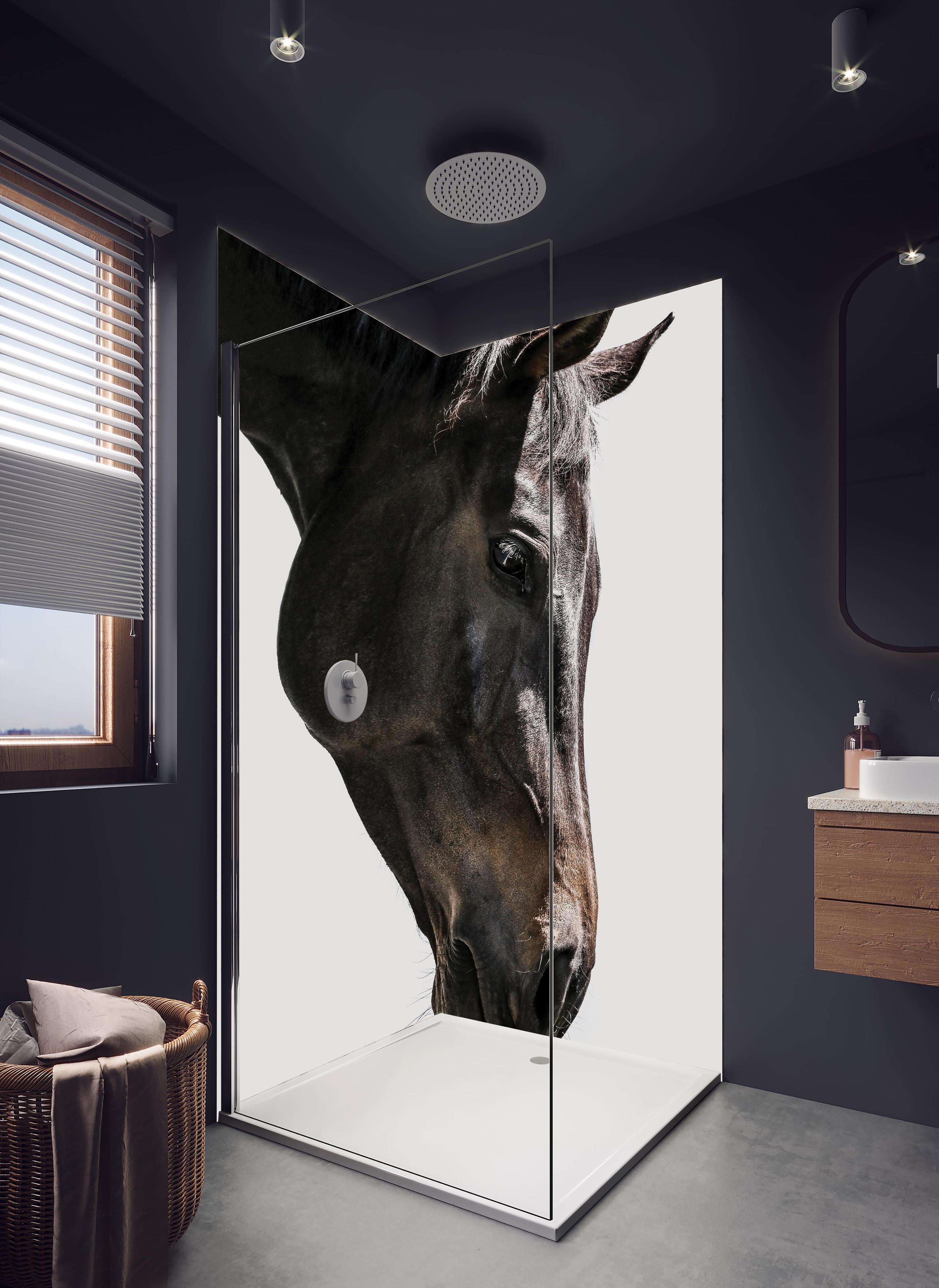 Duschrückwand - Pferd - Nahaufnahme in hellem Badezimmer mit Regenduschkopf - zweiteilige Eck-Duschrückwand