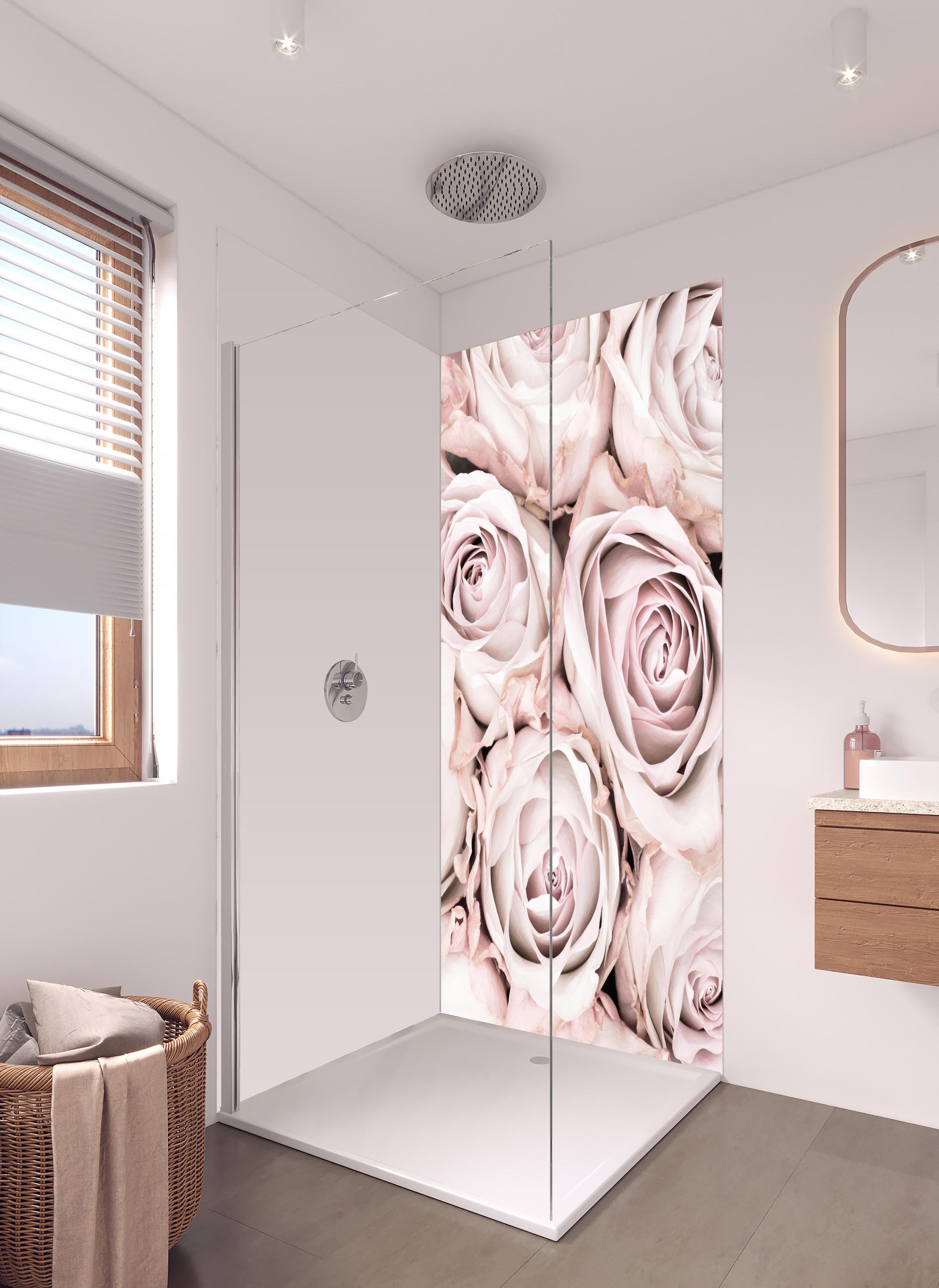 Duschrückwand - Pinke Rosen - Floral in hellem Badezimmer mit Regenduschkopf - zweiteilige Eck-Duschrückwand