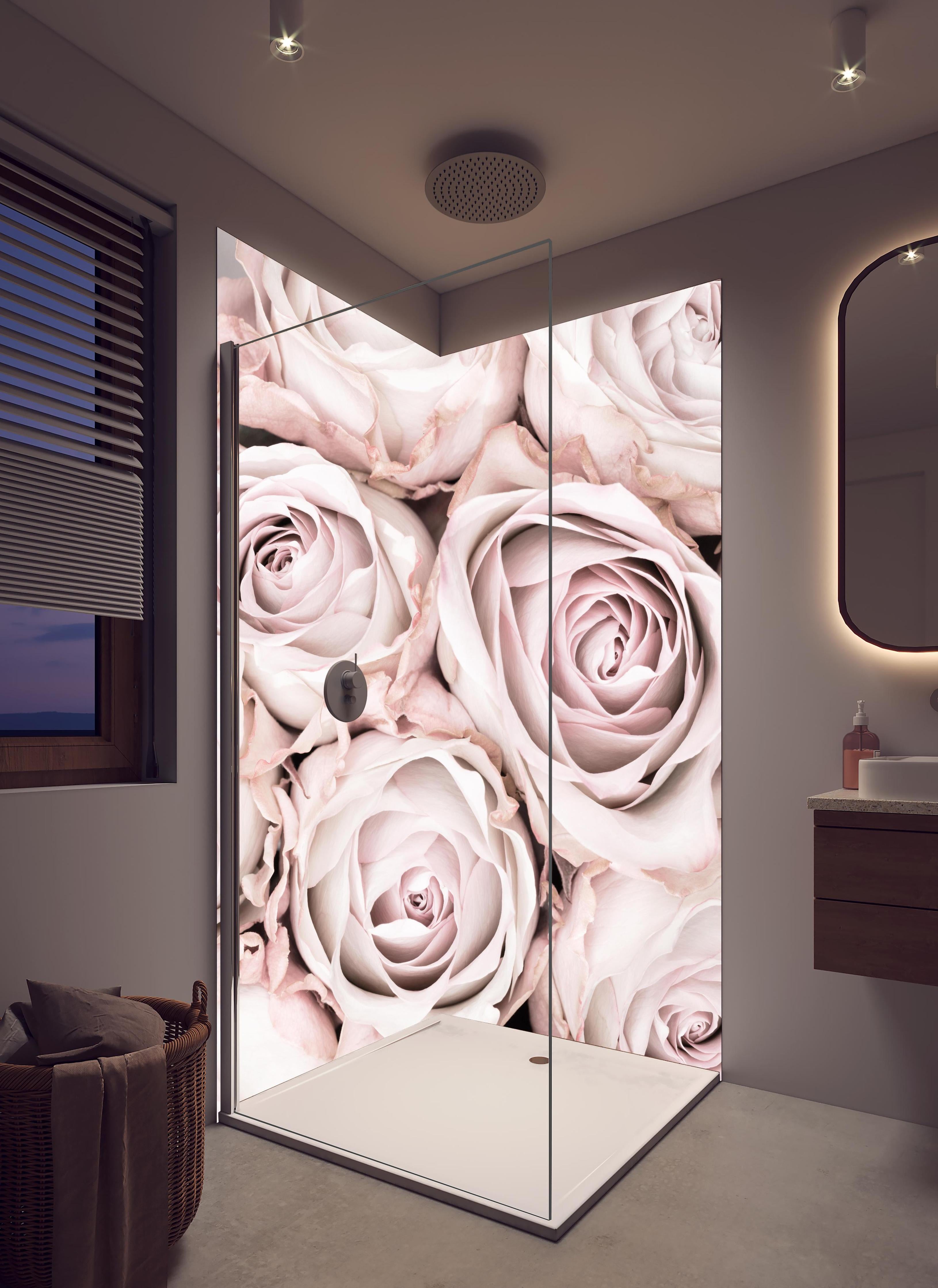 Duschrückwand - Pinke Rosen - Floral in hellem Badezimmer mit Regenduschkopf - zweiteilige Eck-Duschrückwand