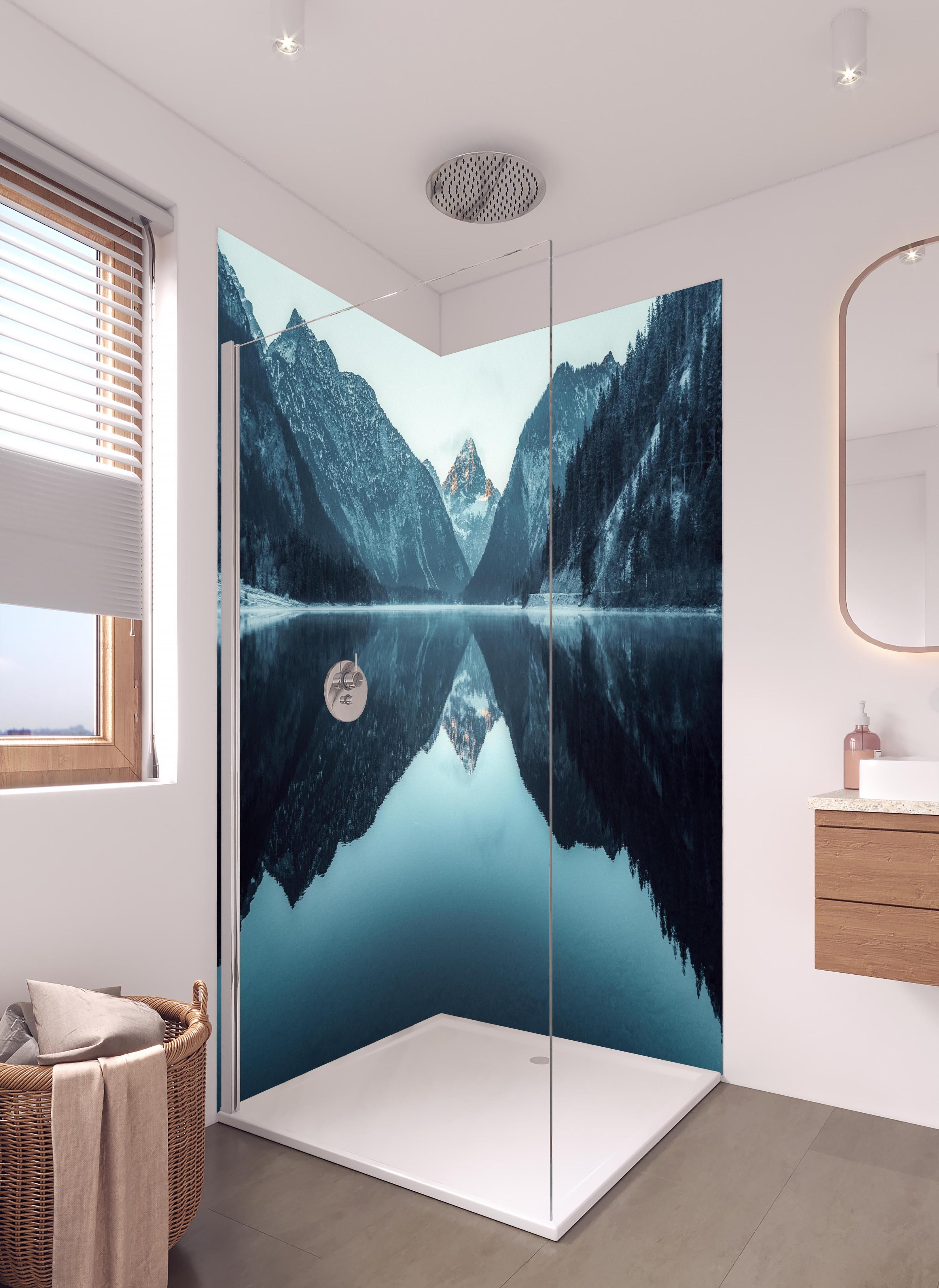 Duschrückwand - Plansee im Winter - Österreich in hellem Badezimmer mit Regenduschkopf - zweiteilige Eck-Duschrückwand