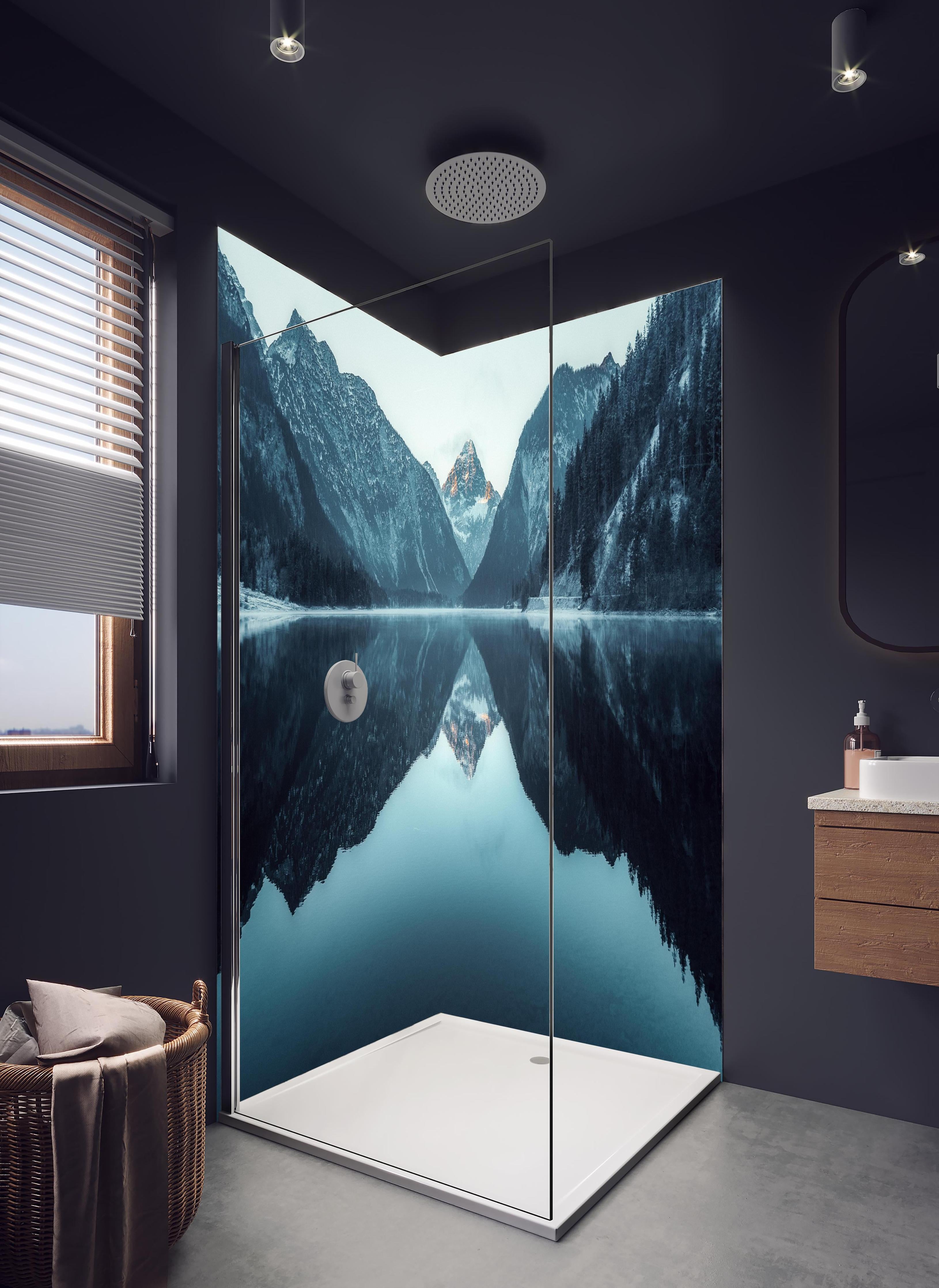 Duschrückwand - Plansee im Winter - Österreich in hellem Badezimmer mit Regenduschkopf - zweiteilige Eck-Duschrückwand