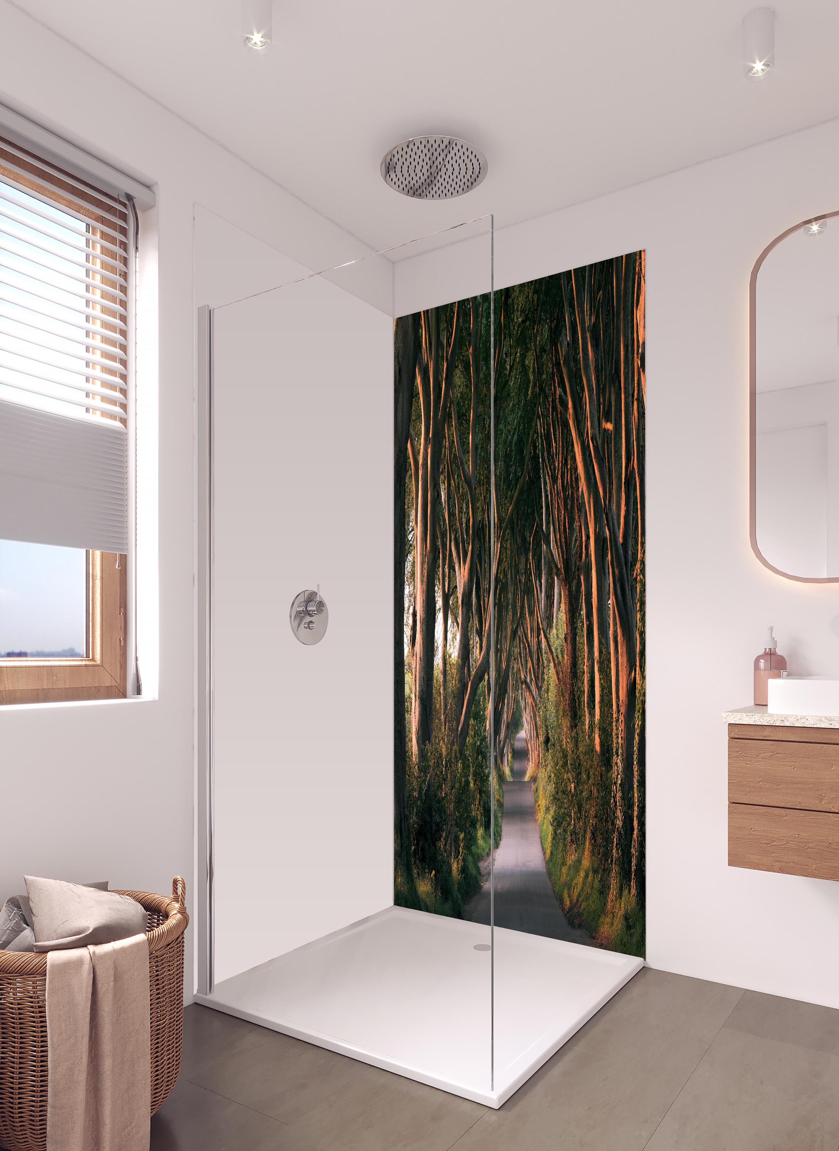 Duschrückwand - Red Avenue in hellem Badezimmer mit Regenduschkopf - zweiteilige Eck-Duschrückwand