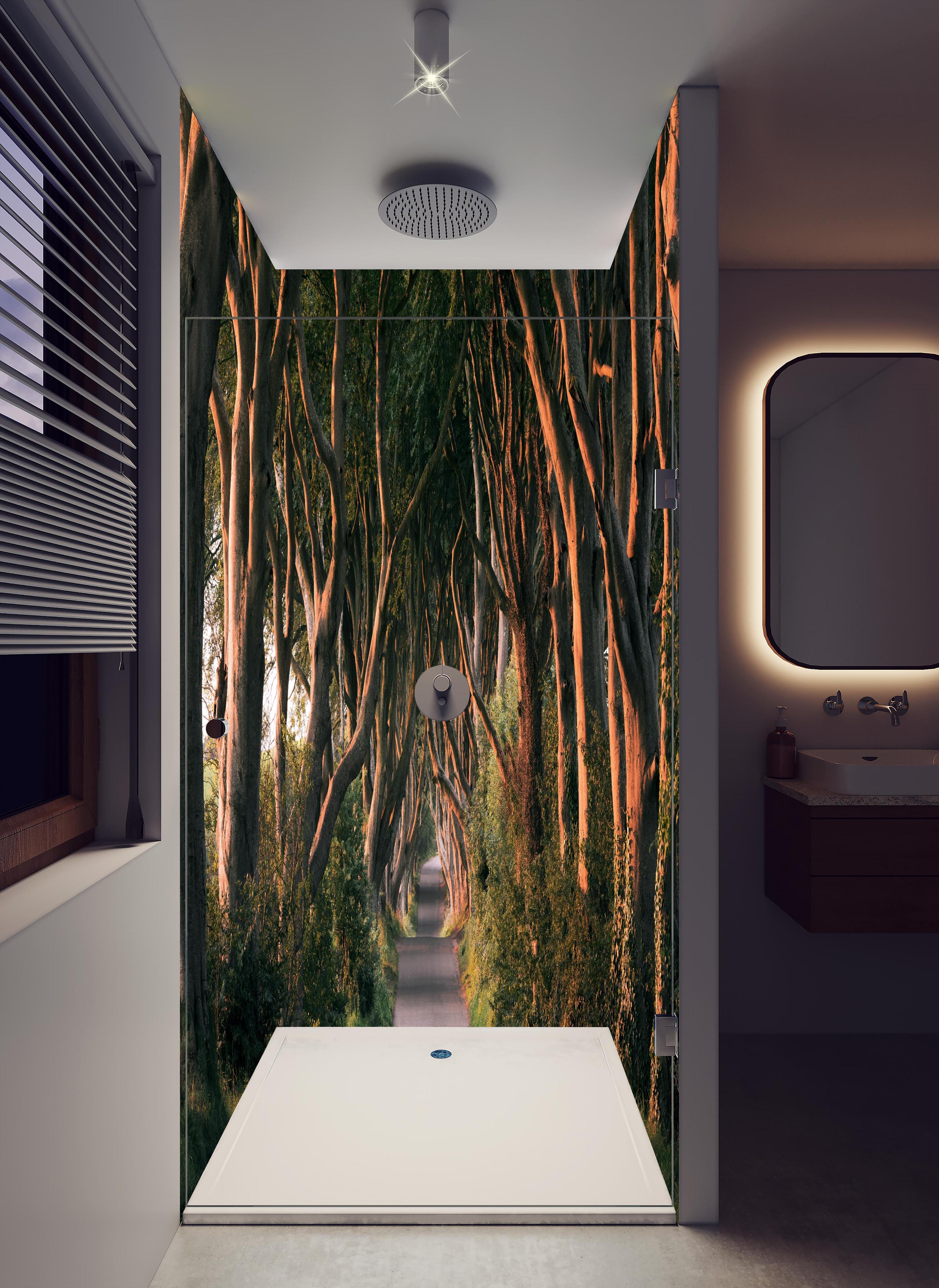 Duschrückwand - Red Avenue in hellem Badezimmer mit Regenduschkopf - zweiteilige Eck-Duschrückwand