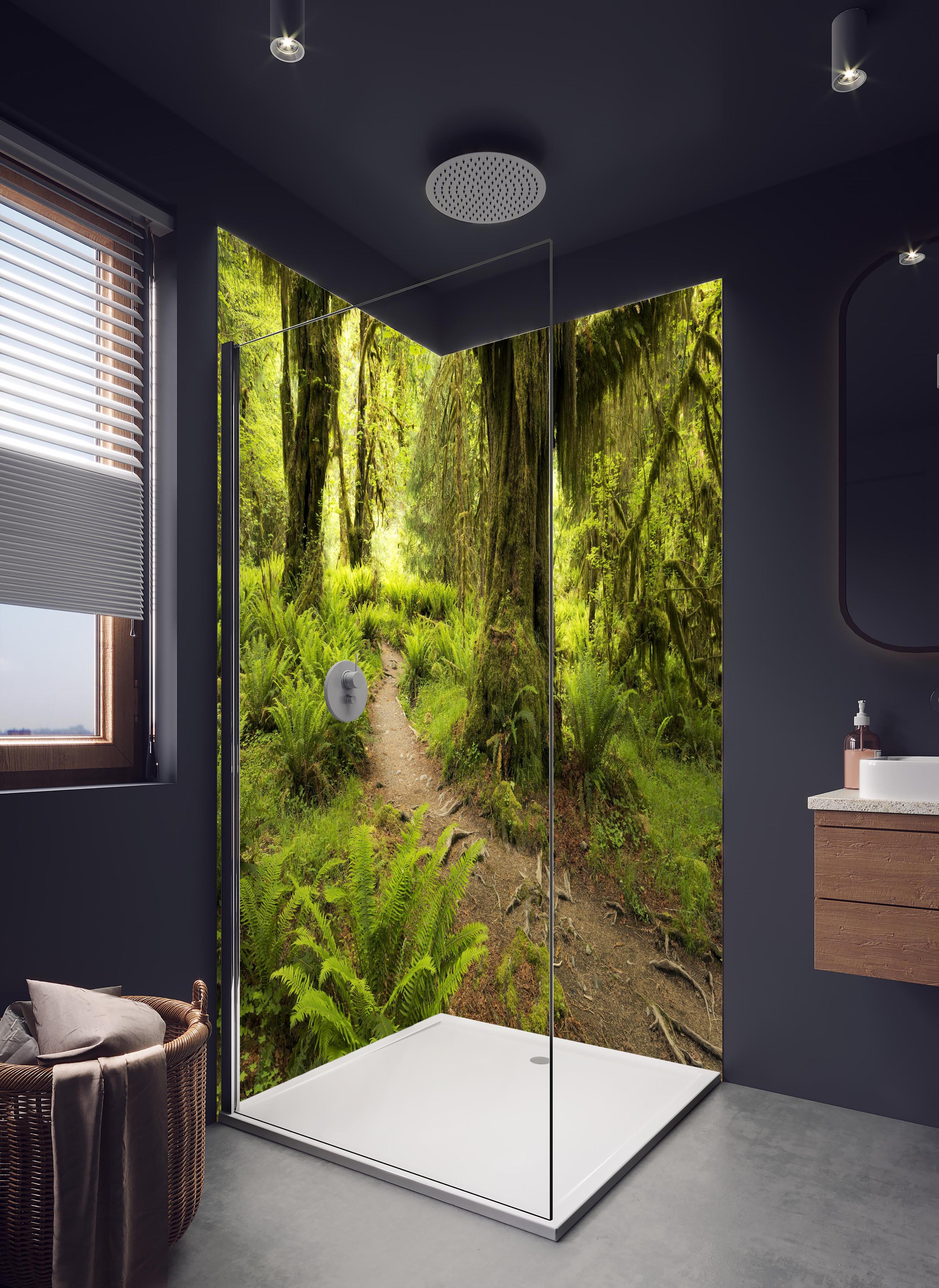 Duschrückwand - Regenwald in Amerika in hellem Badezimmer mit Regenduschkopf - zweiteilige Eck-Duschrückwand