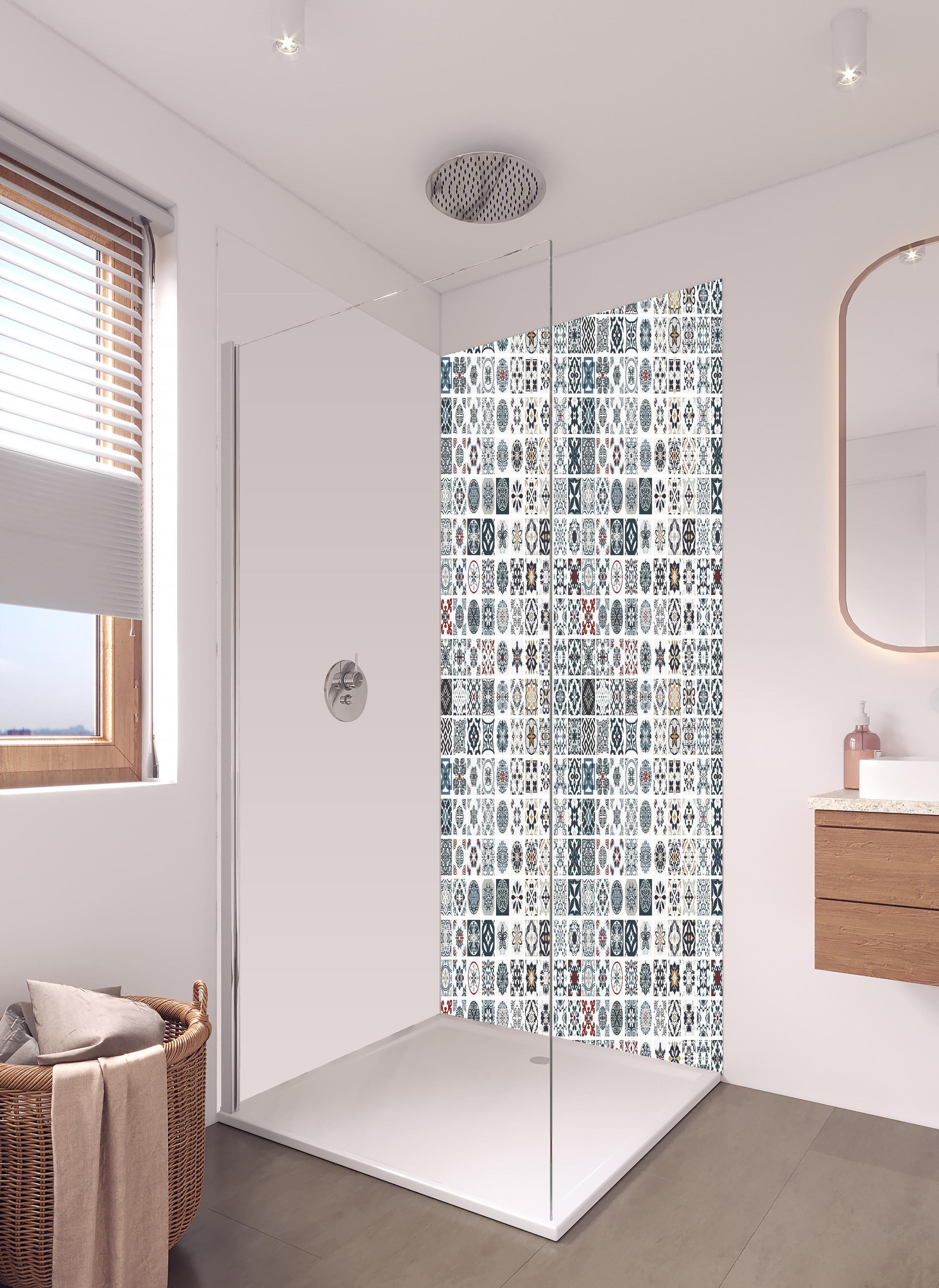 Duschrückwand - Retro Fliesen Design in Grau und Weiß in hellem Badezimmer mit Regenduschkopf - zweiteilige Eck-Duschrückwand